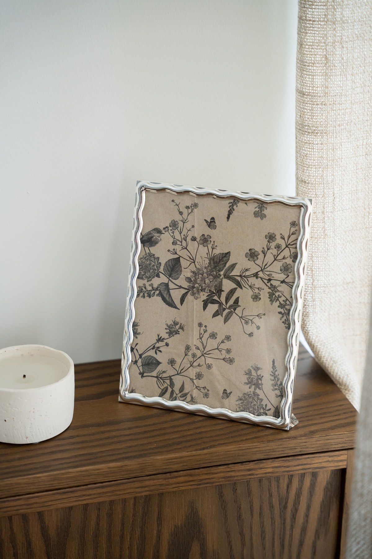 Elara Silver Dalgalı Kenarlı Metal Fotoğraf Çerçevesi