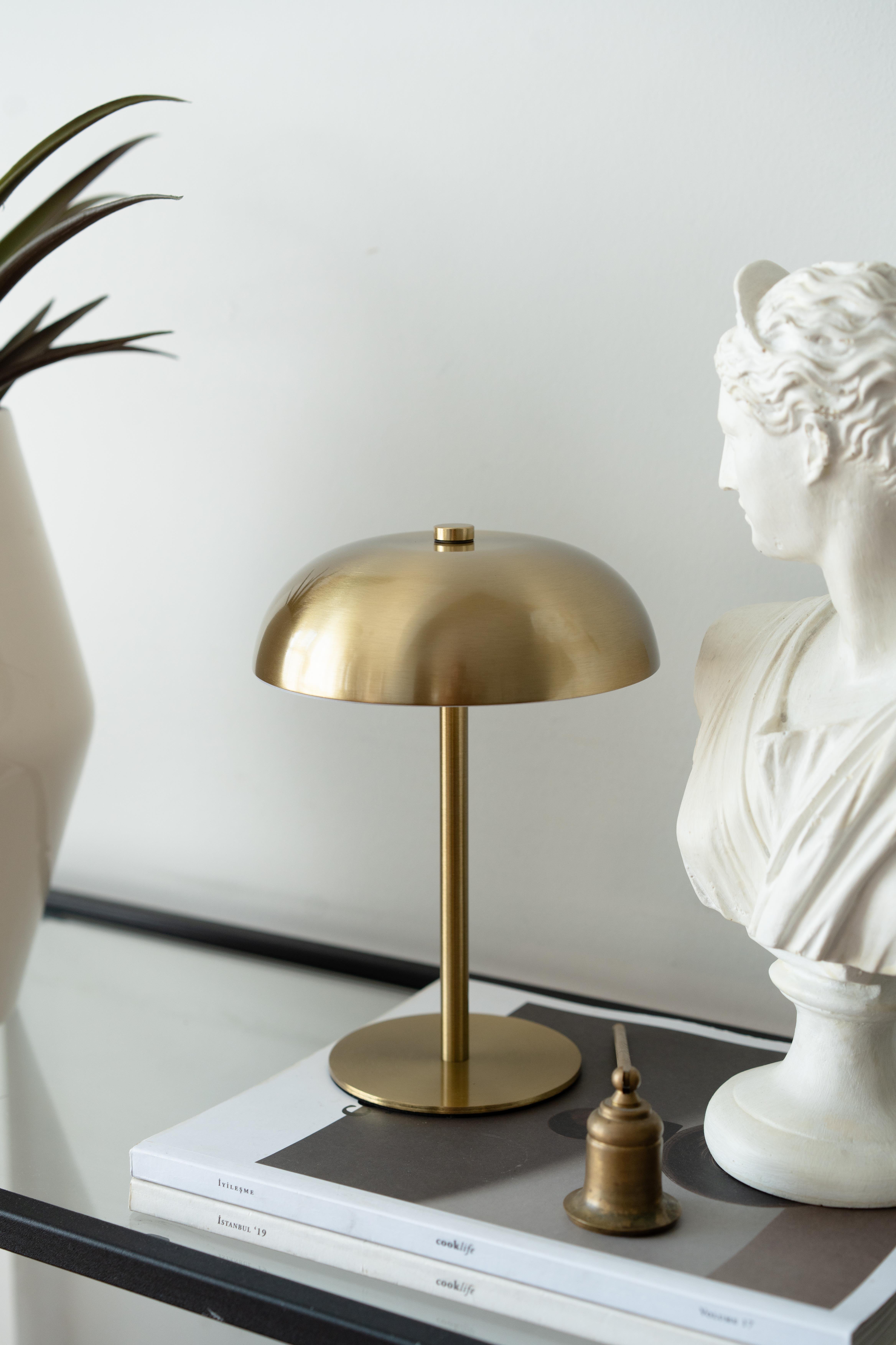 Gold Renk Metal Dokunmatik Abajur