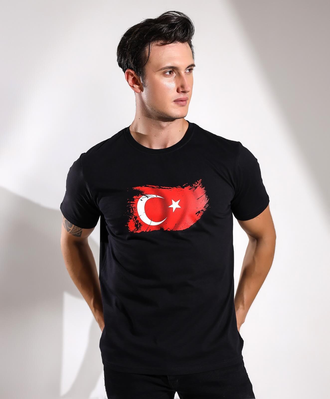Tasarımlı Bayrak Baskılı Regular Kalıp Tişört Teknobutik.com'da