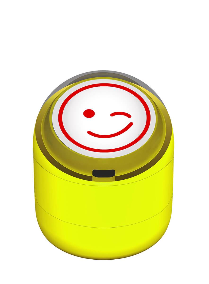 Göz Kırpan Gülen Emoji Motivasyon Kaşesi 22mm Yuvarlak Teknobutik.com'da
