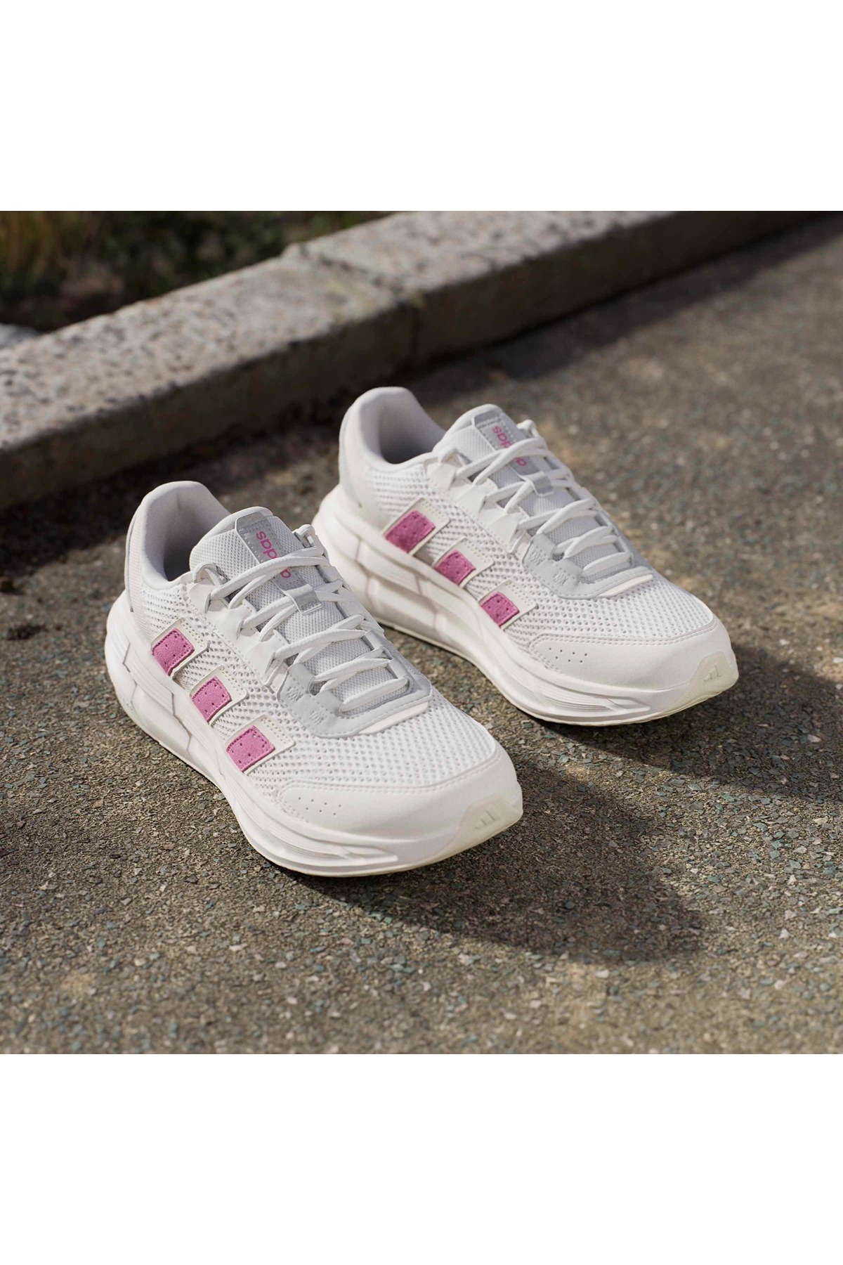 adidas ASTRASTAR Kadın  Beyaz  Koşu Ayakkabısı JP5947