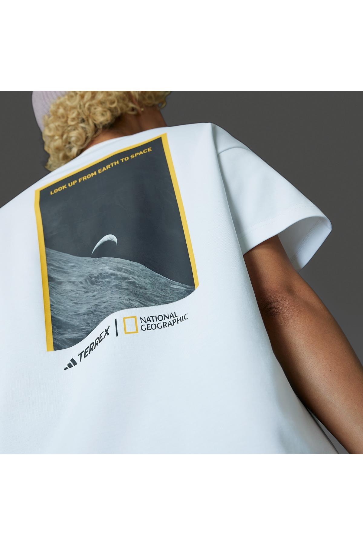 adidas Beyaz  Erkek  T-shirt NG U AR B GFX T JD5956 Beyaz  Erkek  T-shirt NG U AR B GFX T JD5956