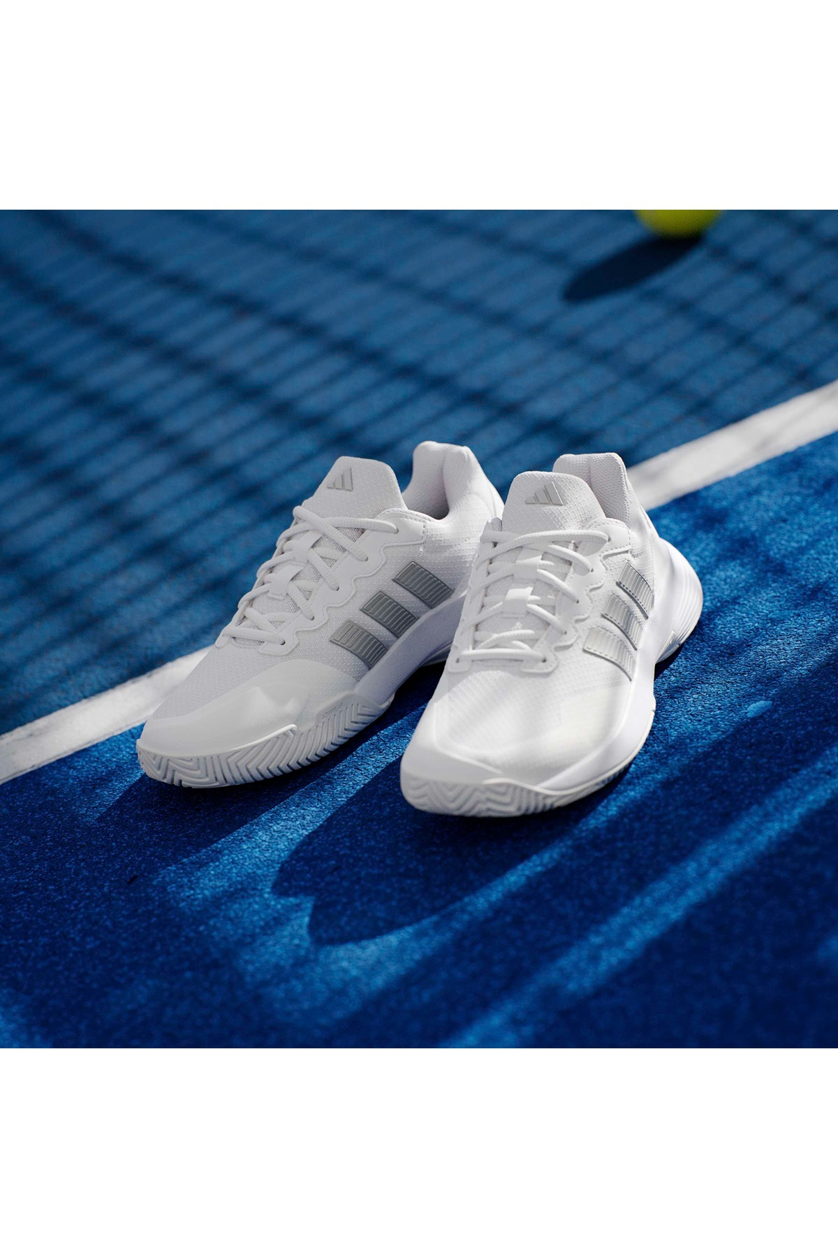 adidas GameCourt 2 W Beyaz Kadın   Yürüyüş Ayakkabısı KI0789