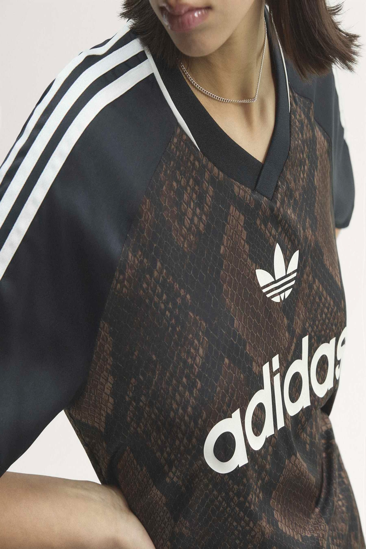 adidas Kadın Forma SNAKE PRINT SATIN JERSEY KX1898