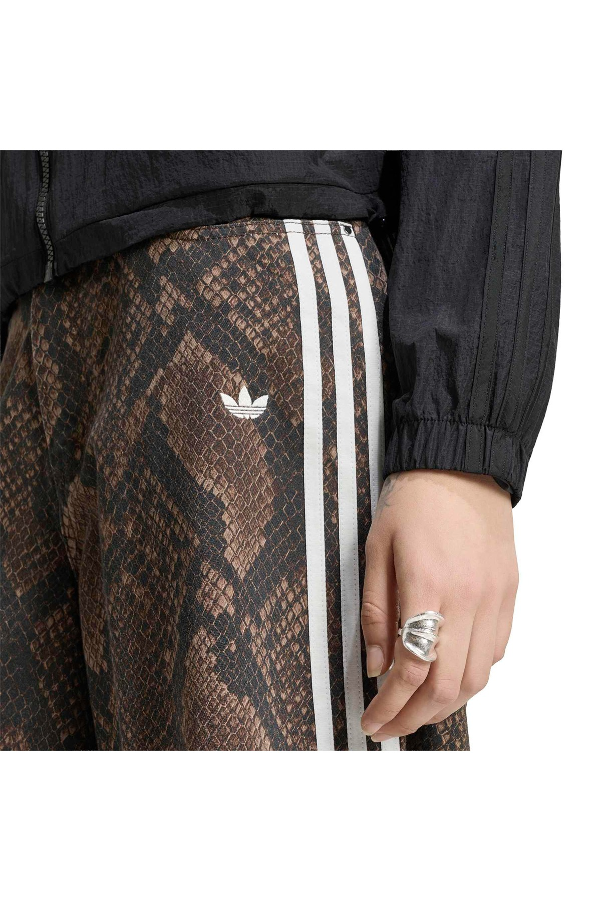 adidas Kadın Şort SNAKE PRINT DENIM BERMUDA SHORTS KX1900