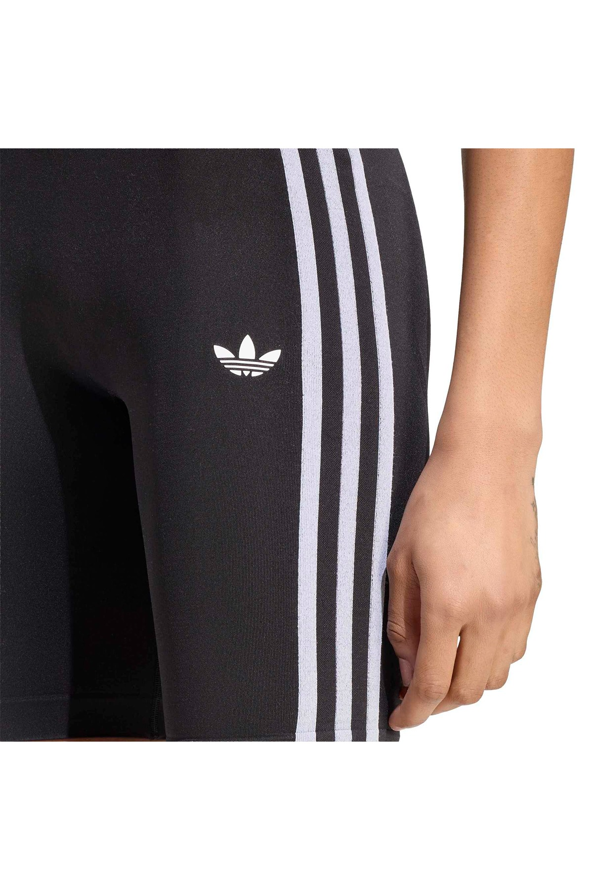adidas Kadın Tayt ESSENTIALS 3 STRIPES SEAMLESS SHORTS 5 INCH KZ4126
