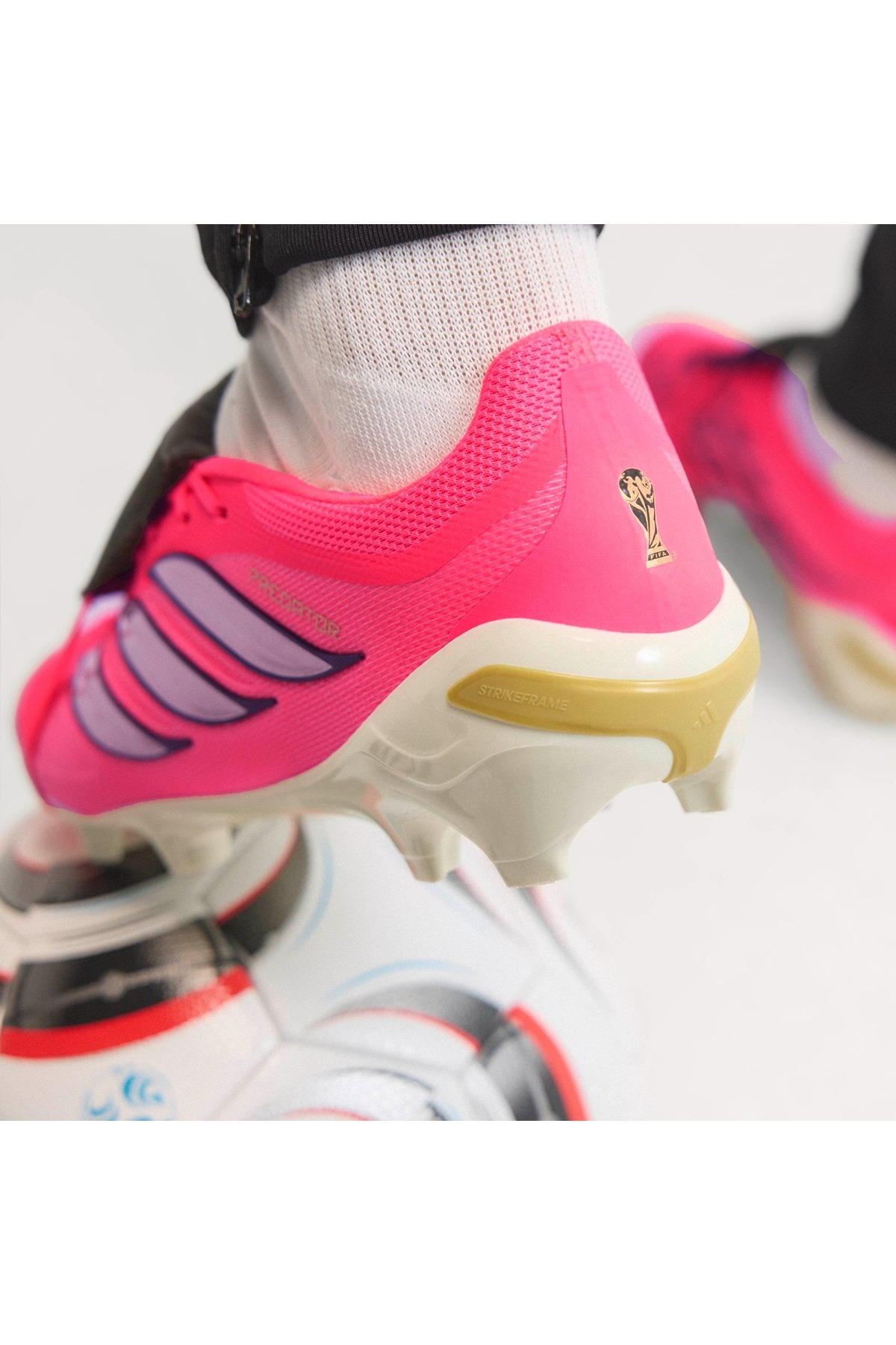 adidas  Krampon PREDATOR LEAGUE FT FG JP6271