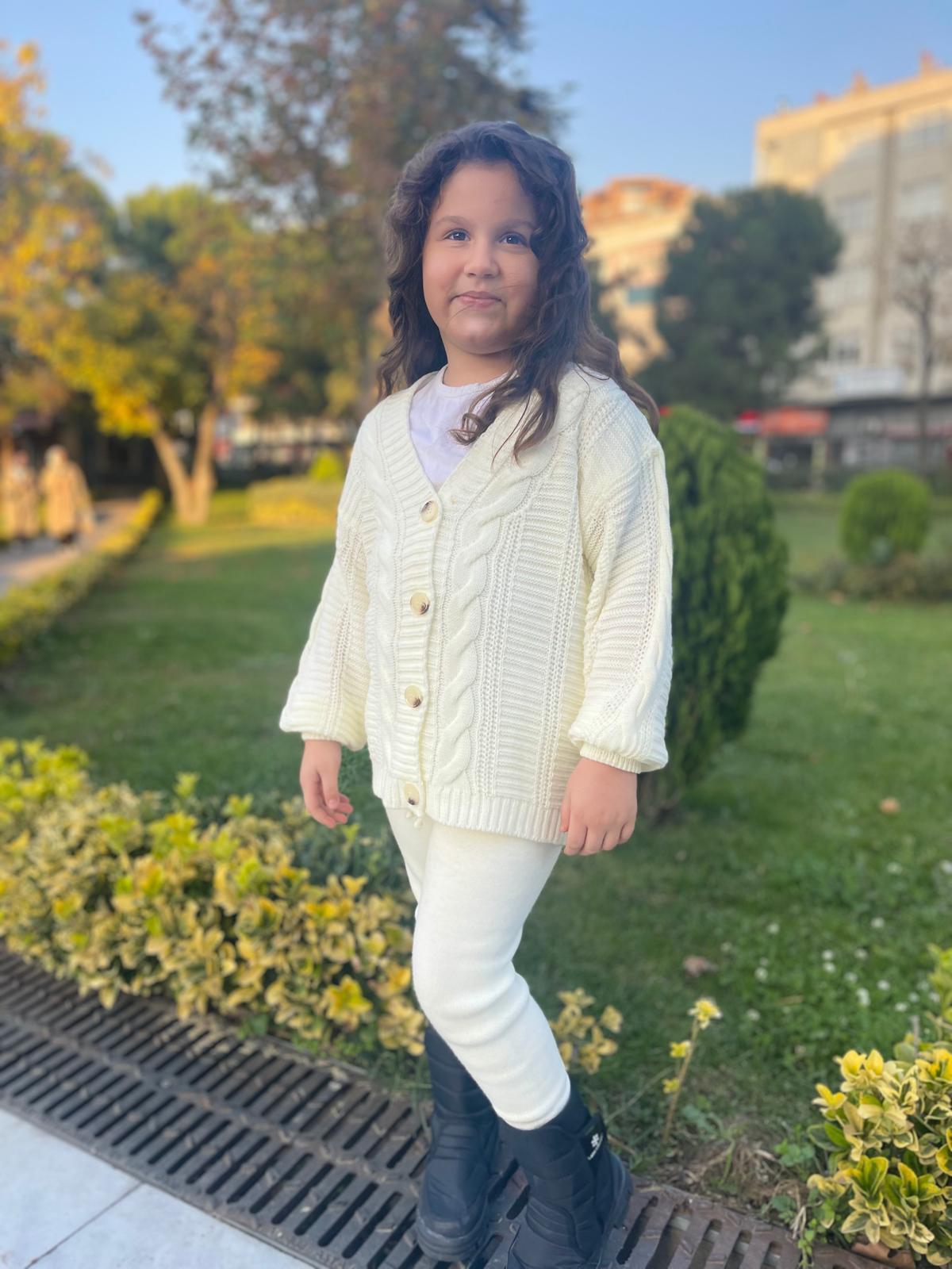 Kız Çocuk Triko Krem Renkli Takım-Kız Çocuk Alt Üst Takım-Bebegimindolabinda.com