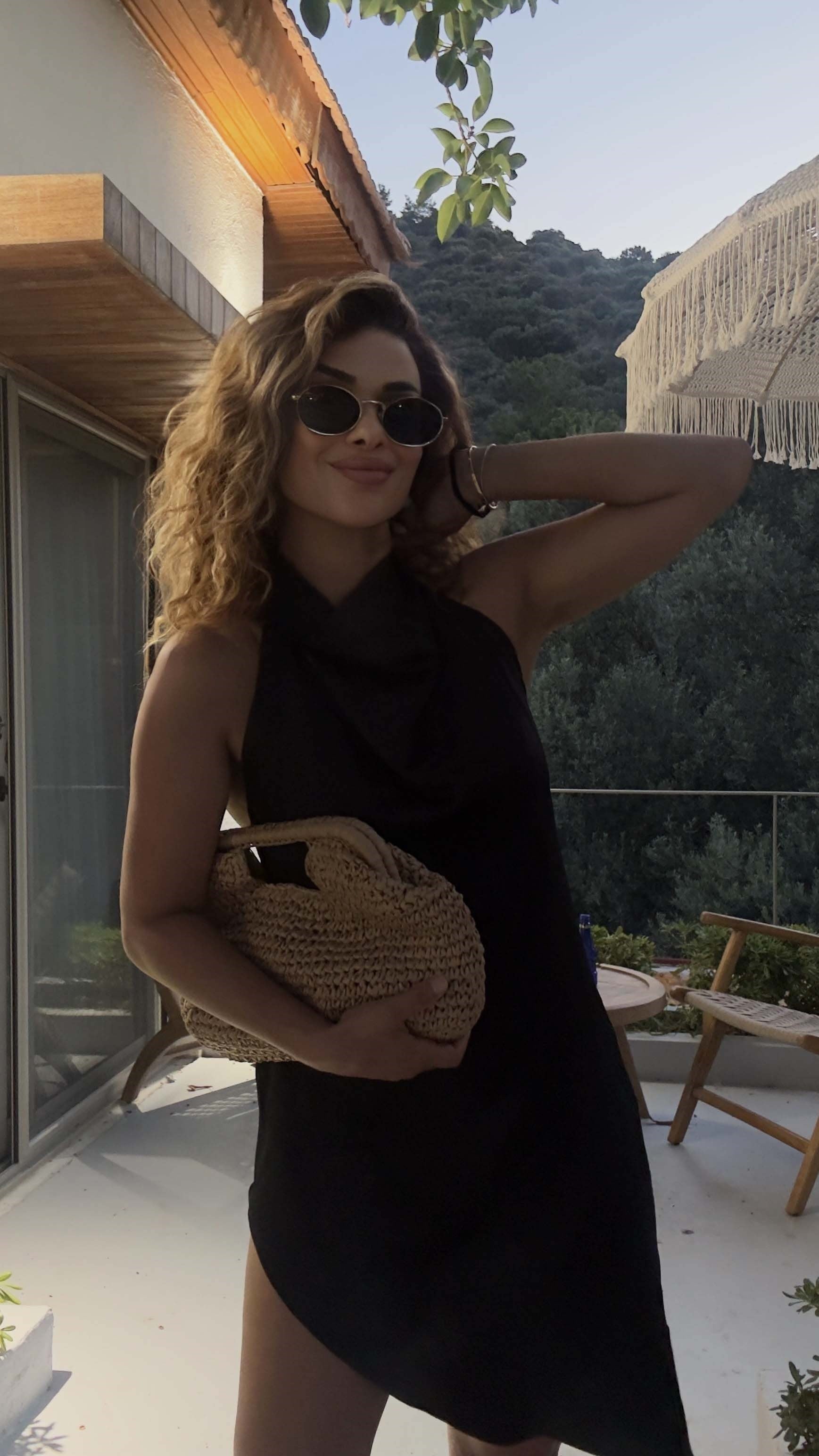 Eswomes Boyun Bağlamalı Sırt açık Saten Asimetrik Bluz Siyah