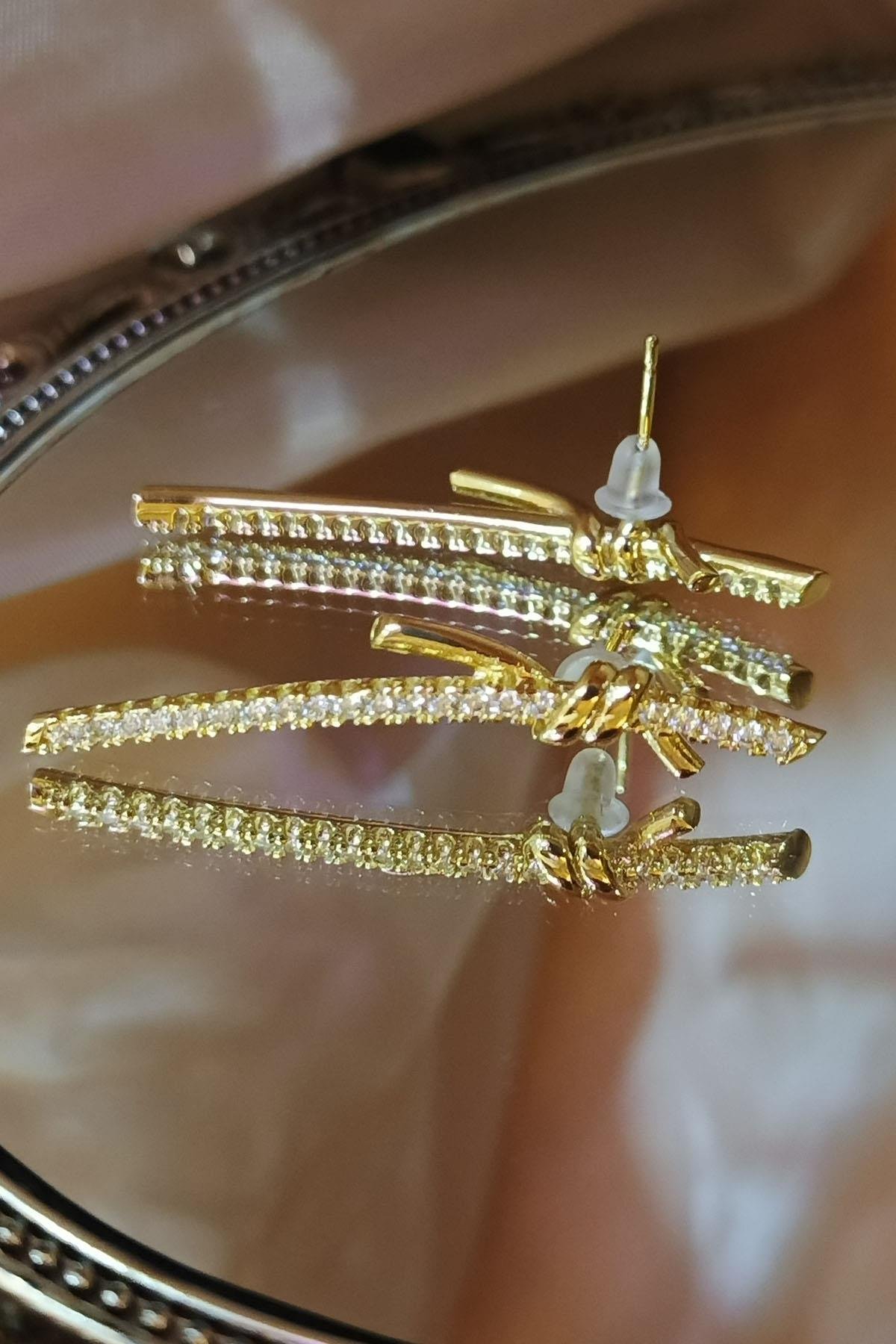 Eswomes Çapraz Düğüm Taşlı Küpe Gold