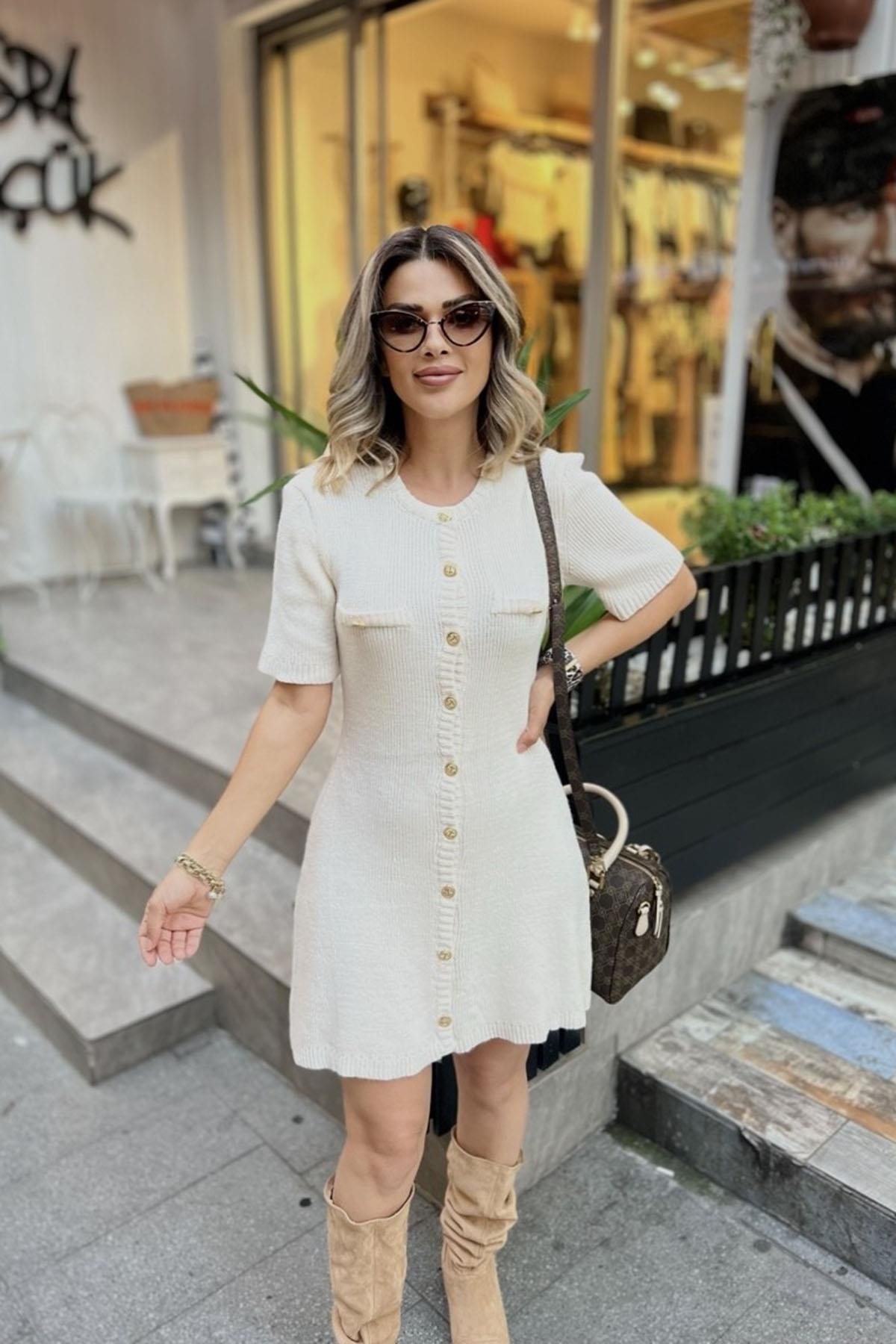 Eswomes Gold Düğmeli Triko Elbise Ekru