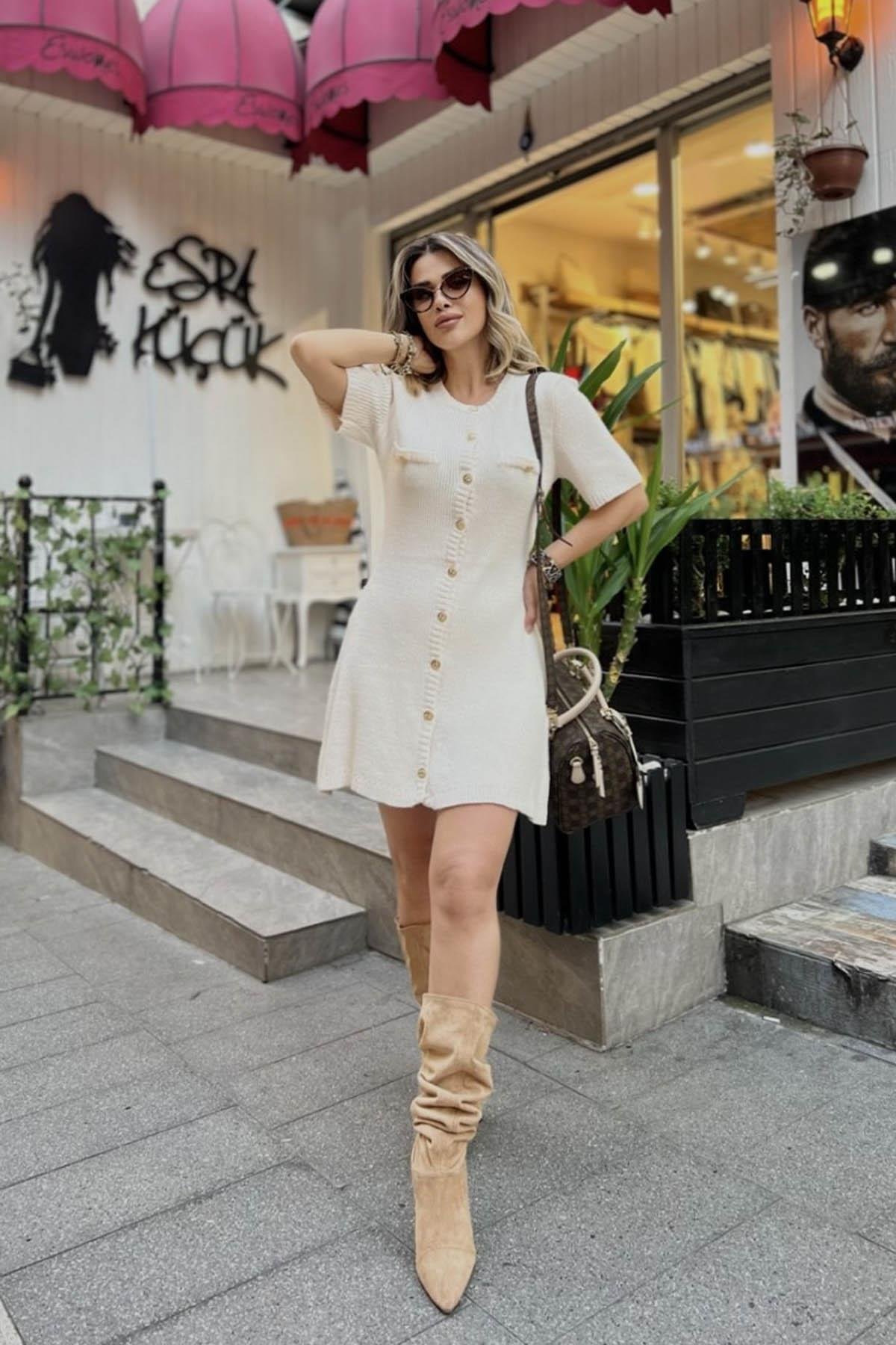 Eswomes Gold Düğmeli Triko Elbise Ekru