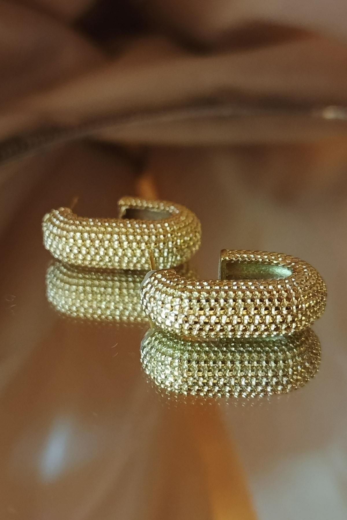 Eswomes Kabartmalı U Halka Küpe Gold