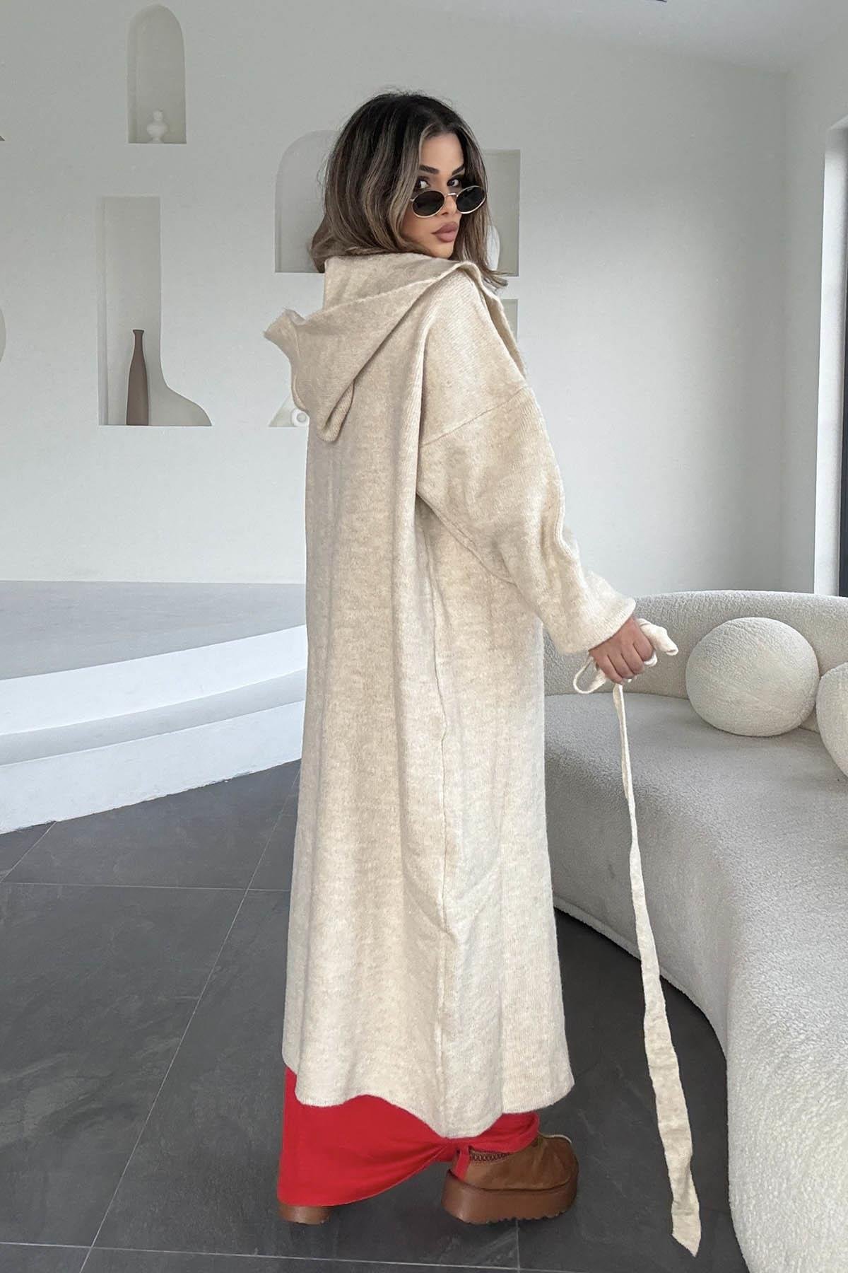 Eswomes Kapüşonlu Oversize Kemerli Uzun Hırka Beyaz