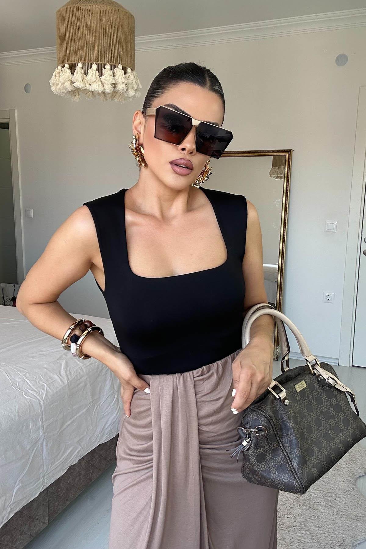 Eswomes Kare Yaka Alttan Çıtçıtlı Atlet Siyah