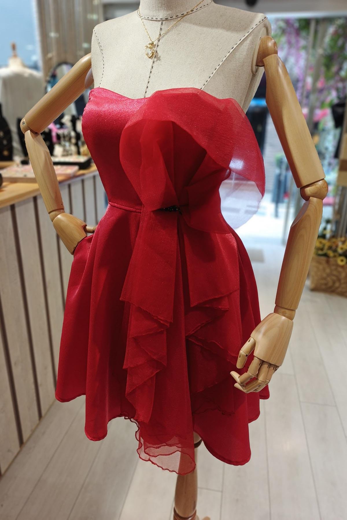 Eswomes Ön Fiyonk Detay Straplez Taşlı Mini Elbise Kırmızı