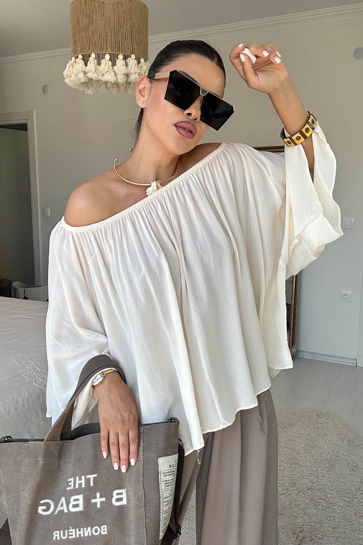 Eswomes Yaka Lastikli Yarasa Kol Oversize Bluz Ekru