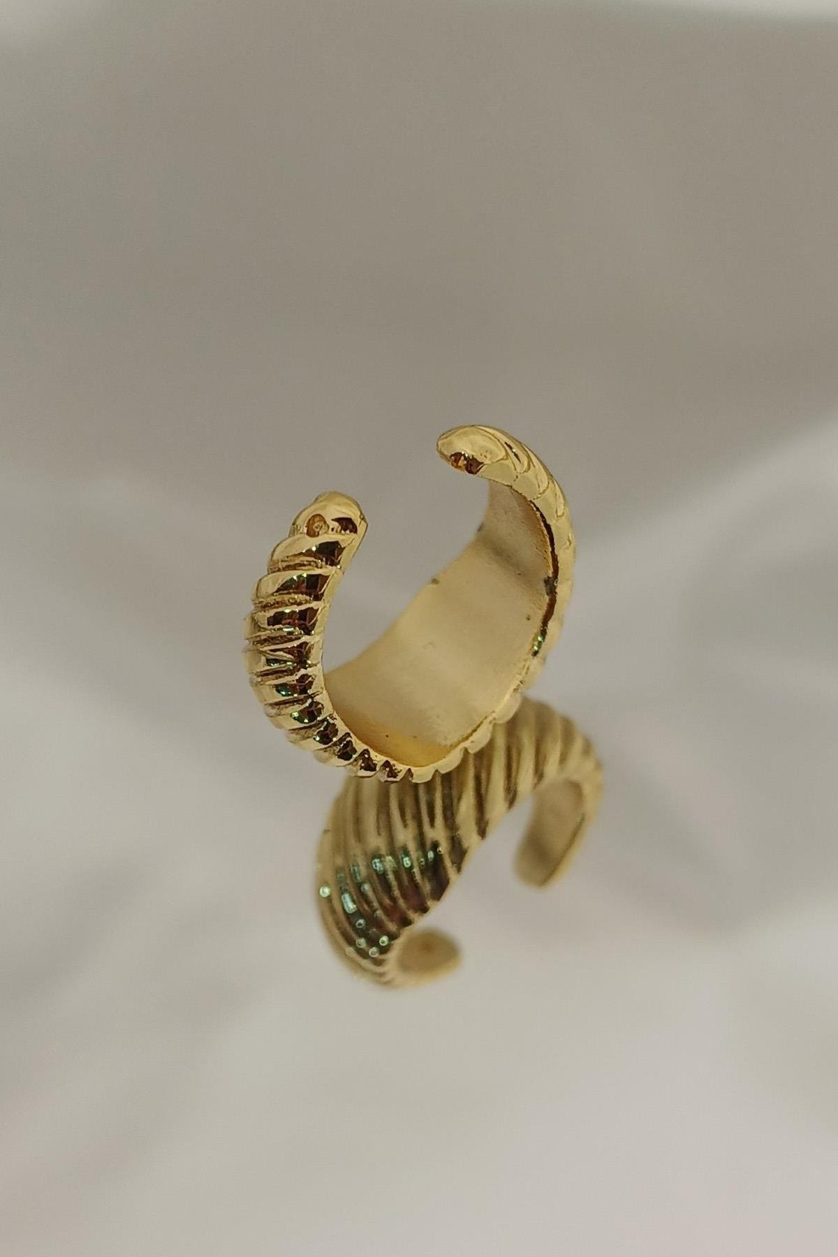 Eswomes Yarım Halka Tırtıklı Kıkırdak Küpe Gold