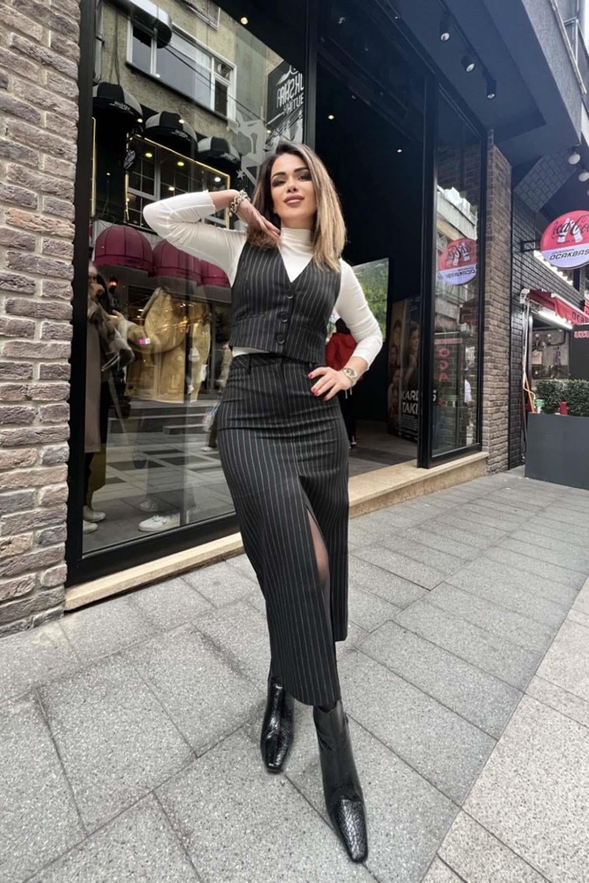 Eswomes Yırtmaç Detaylı Çizgili Etek Siyah
