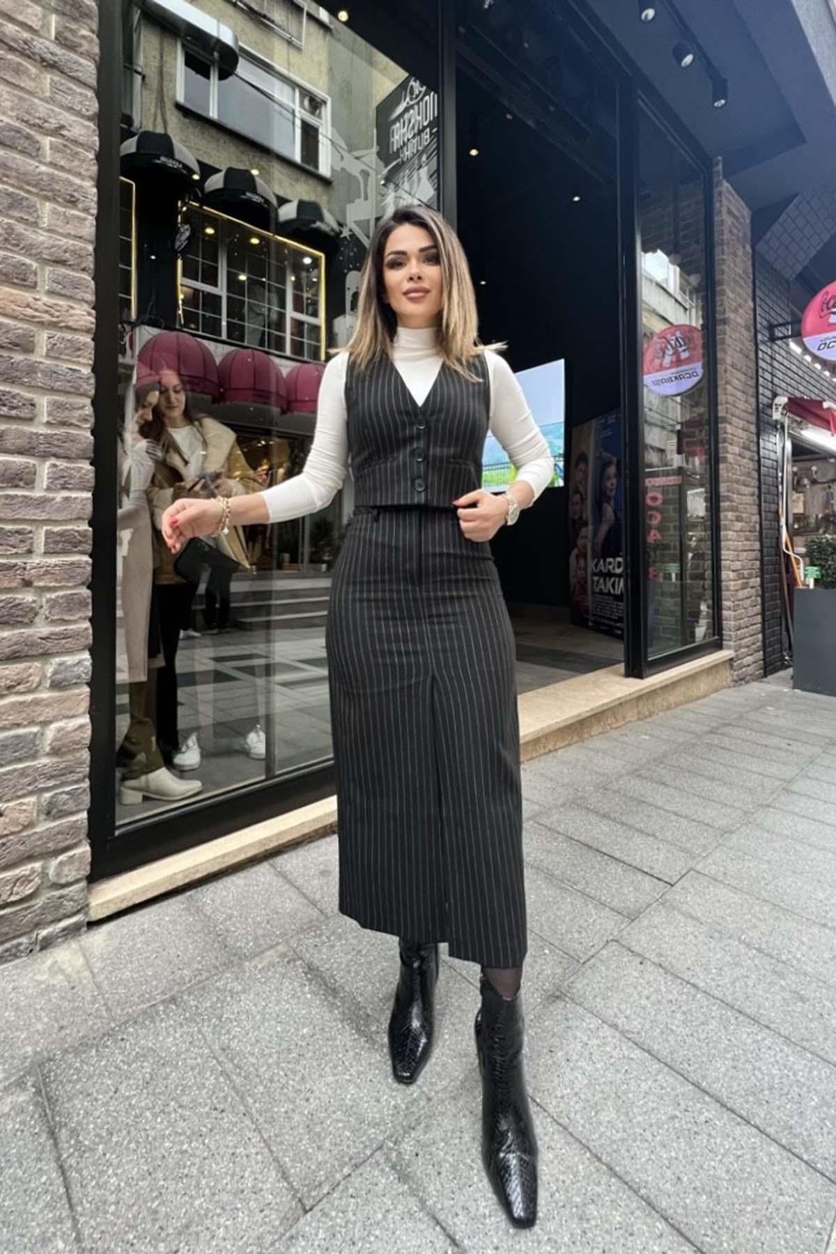 Eswomes Yırtmaç Detaylı Çizgili Etek Siyah