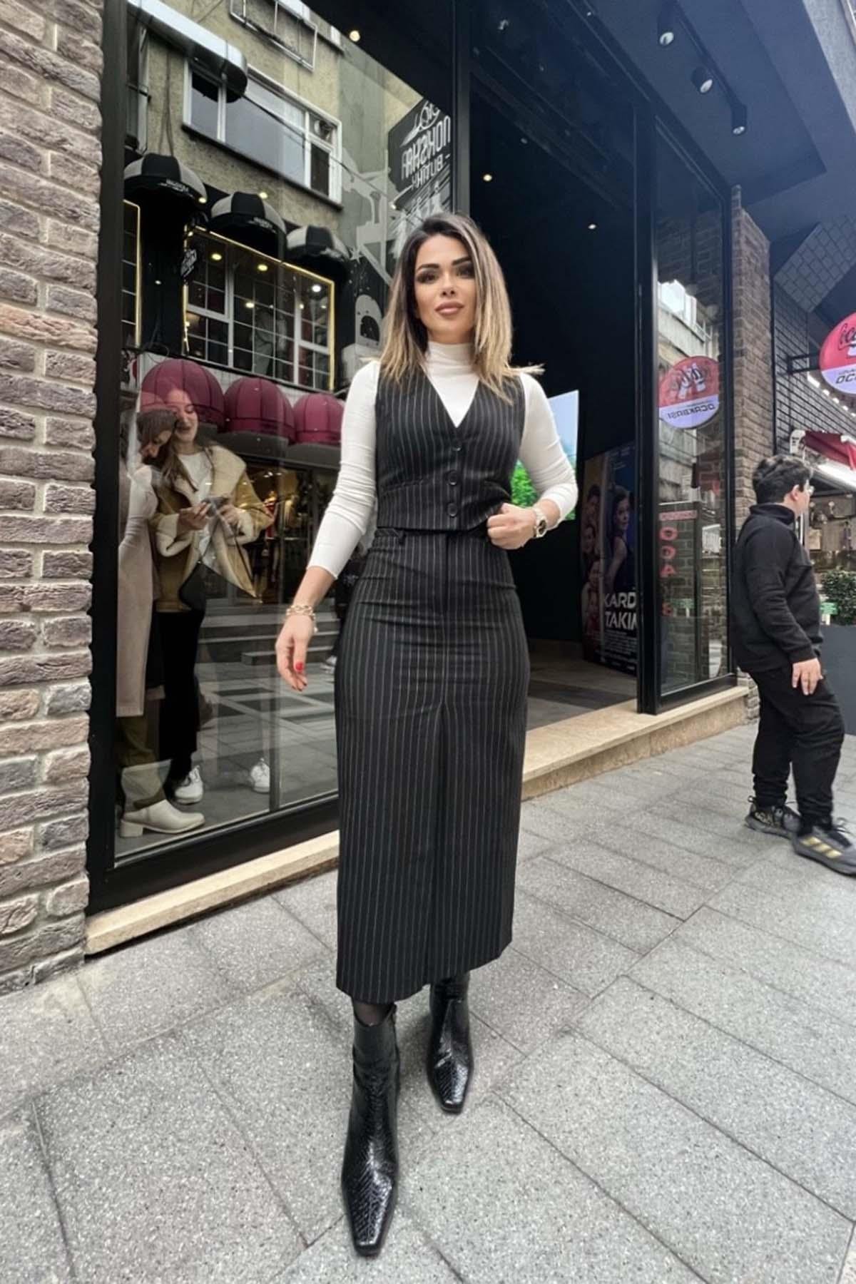 Eswomes Yırtmaç Detaylı Çizgili Etek Siyah