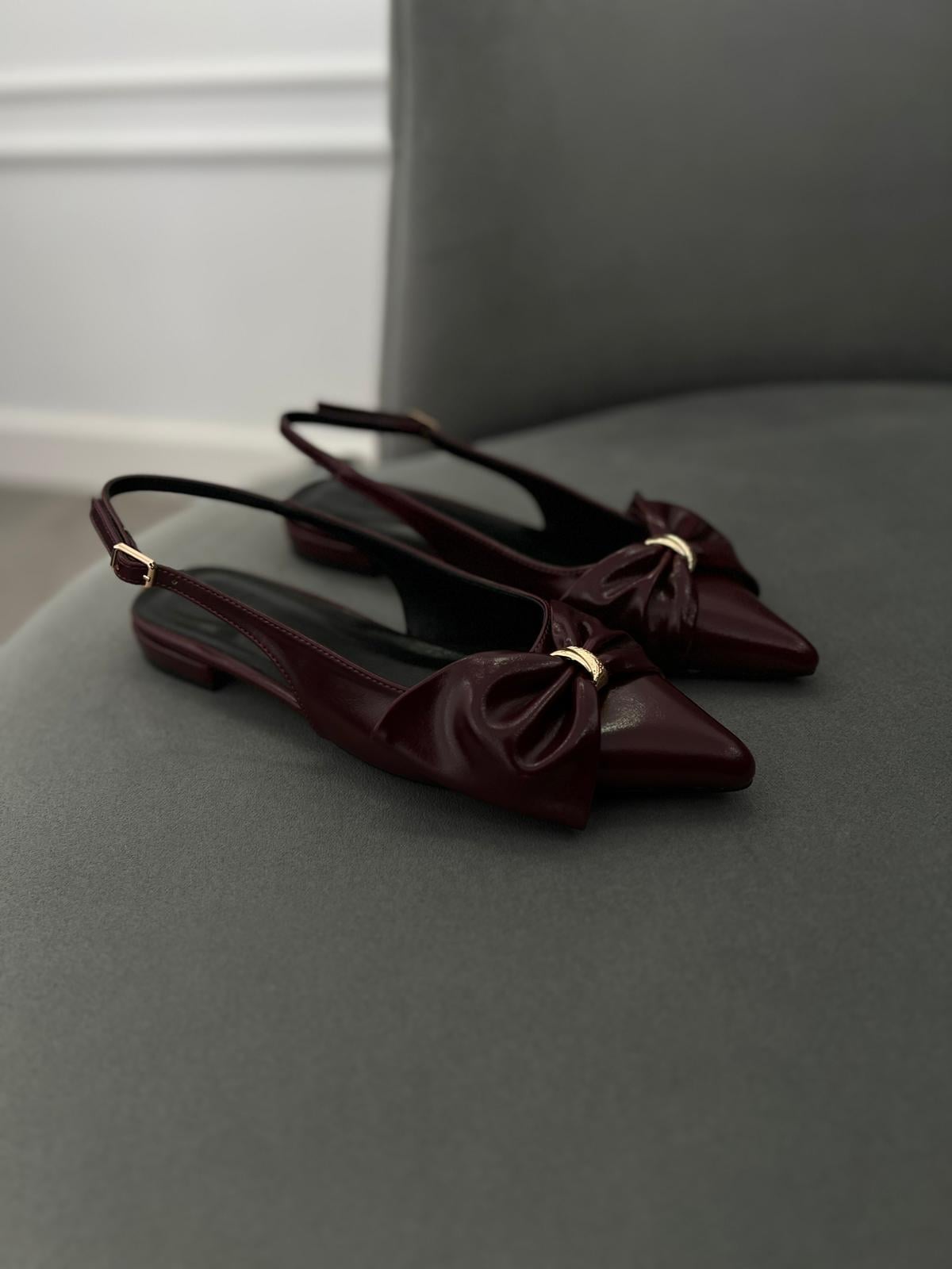 Bordo Renk. Fiyonk detaylı şık babet.36-43 numara arası mevcut
