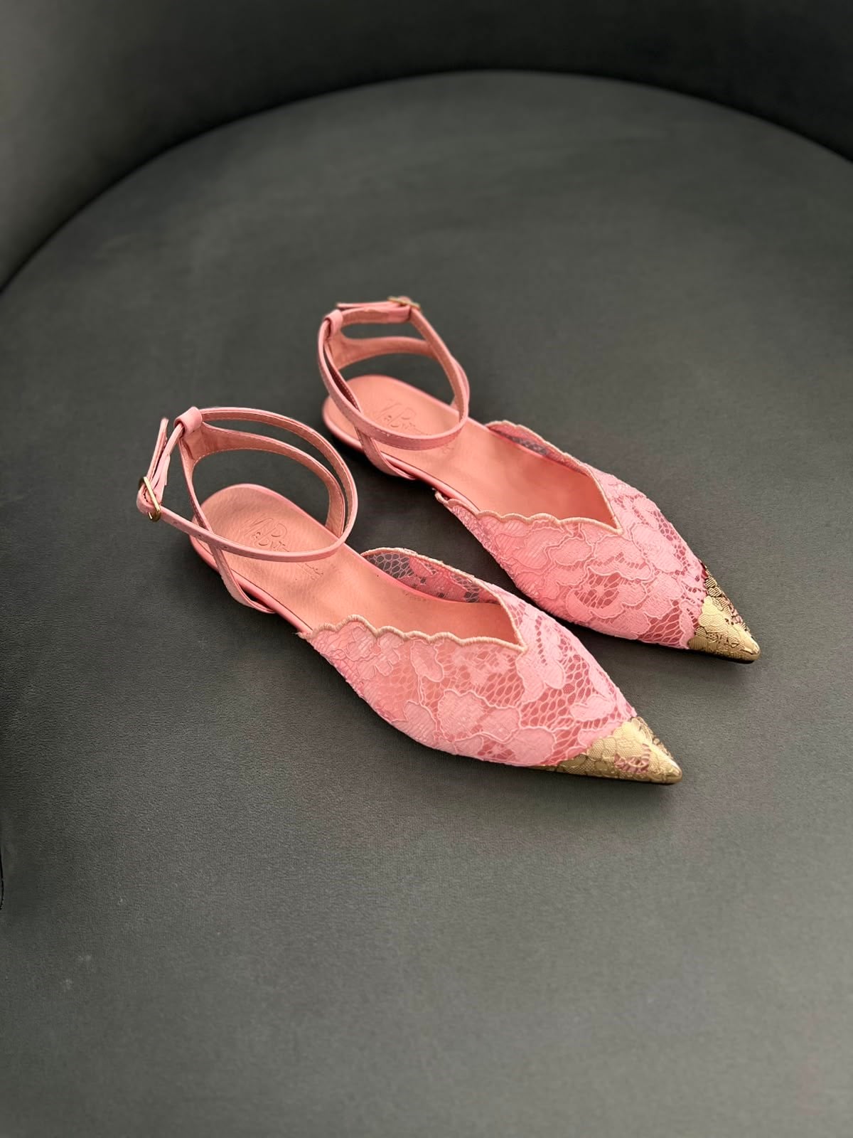 Kadın Şık Metal Burun Detaylı Dantel Babet – Pembe