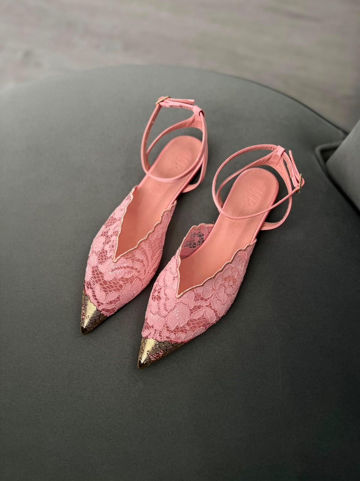 Kadın Şık Metal Burun Detaylı Dantel Babet – Pembe