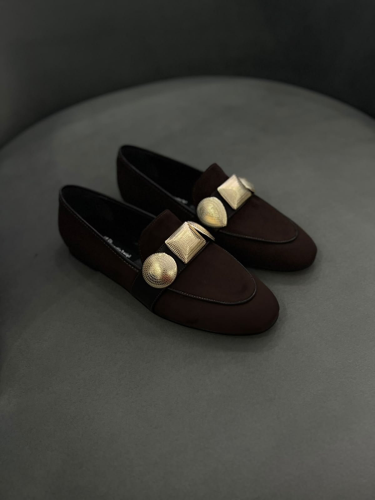 Loafer acı kahve süet görünümlü ayakkabı.Gold detaylı metal .36 ve 43 arası