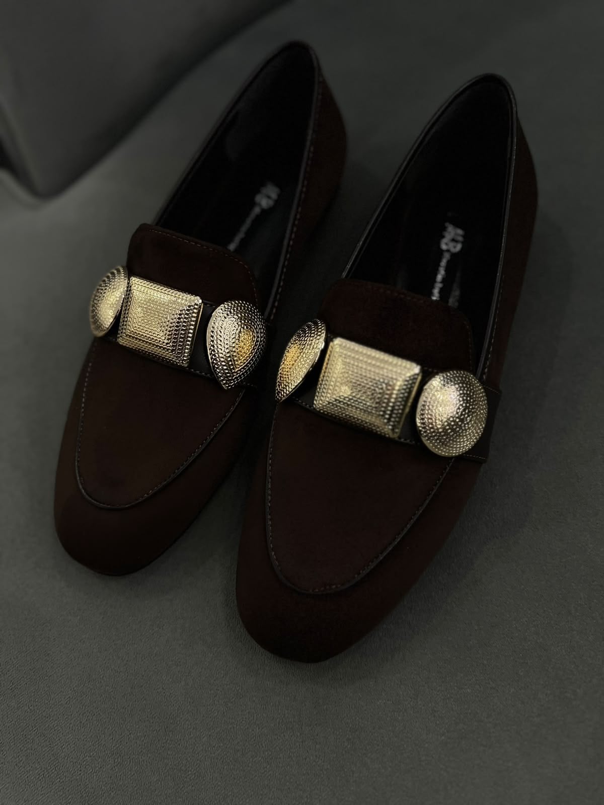 Loafer acı kahve süet görünümlü ayakkabı.Gold detaylı metal .36 ve 43 arası