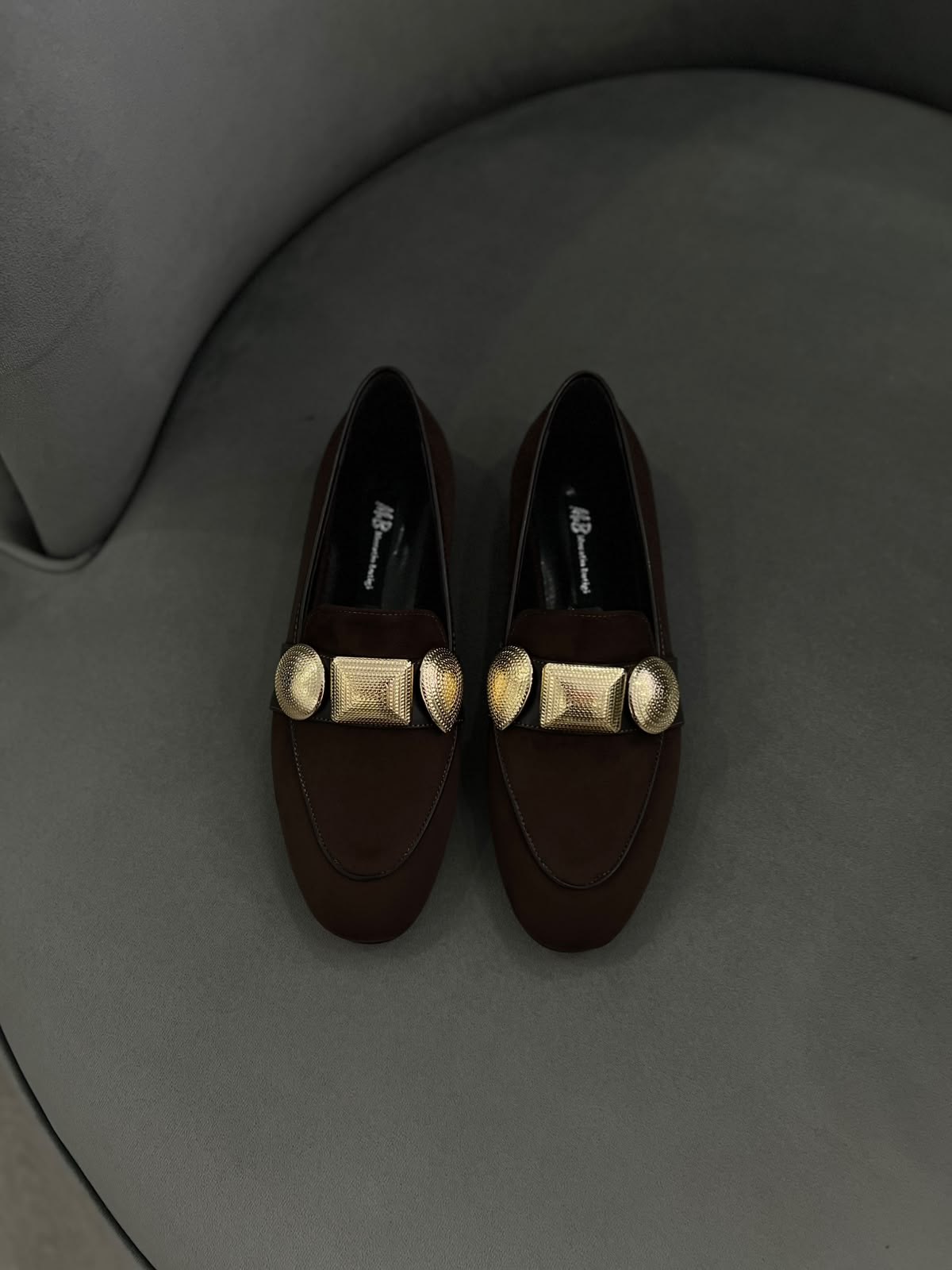 Loafer acı kahve süet görünümlü ayakkabı.Gold detaylı metal .36 ve 43 arası