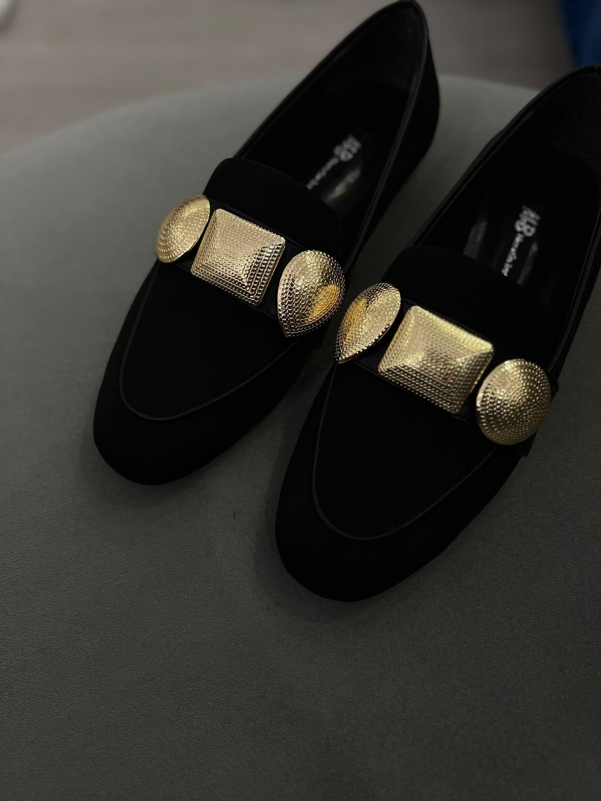 Loafer siyah  süet görünümlü ayakkabı.Gold detaylı metal .36 ve 43 arası