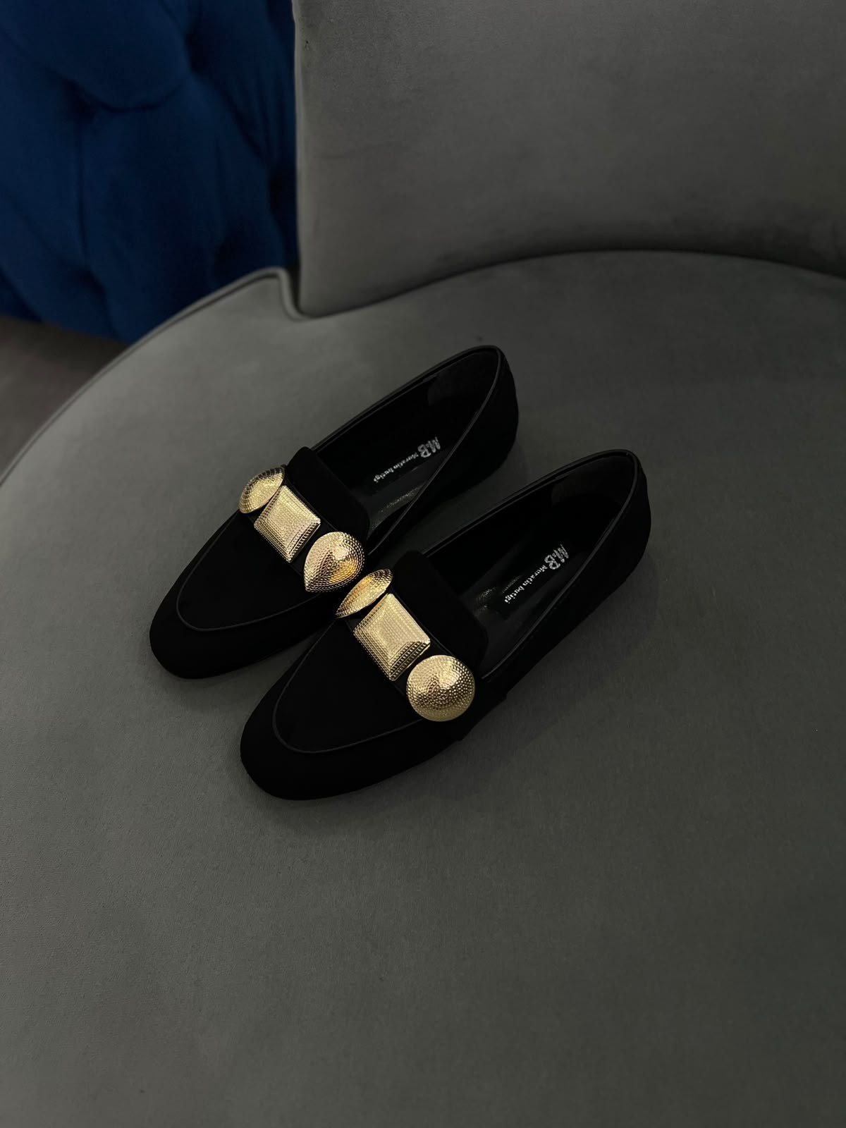 Loafer siyah  süet görünümlü ayakkabı.Gold detaylı metal .36 ve 43 arası