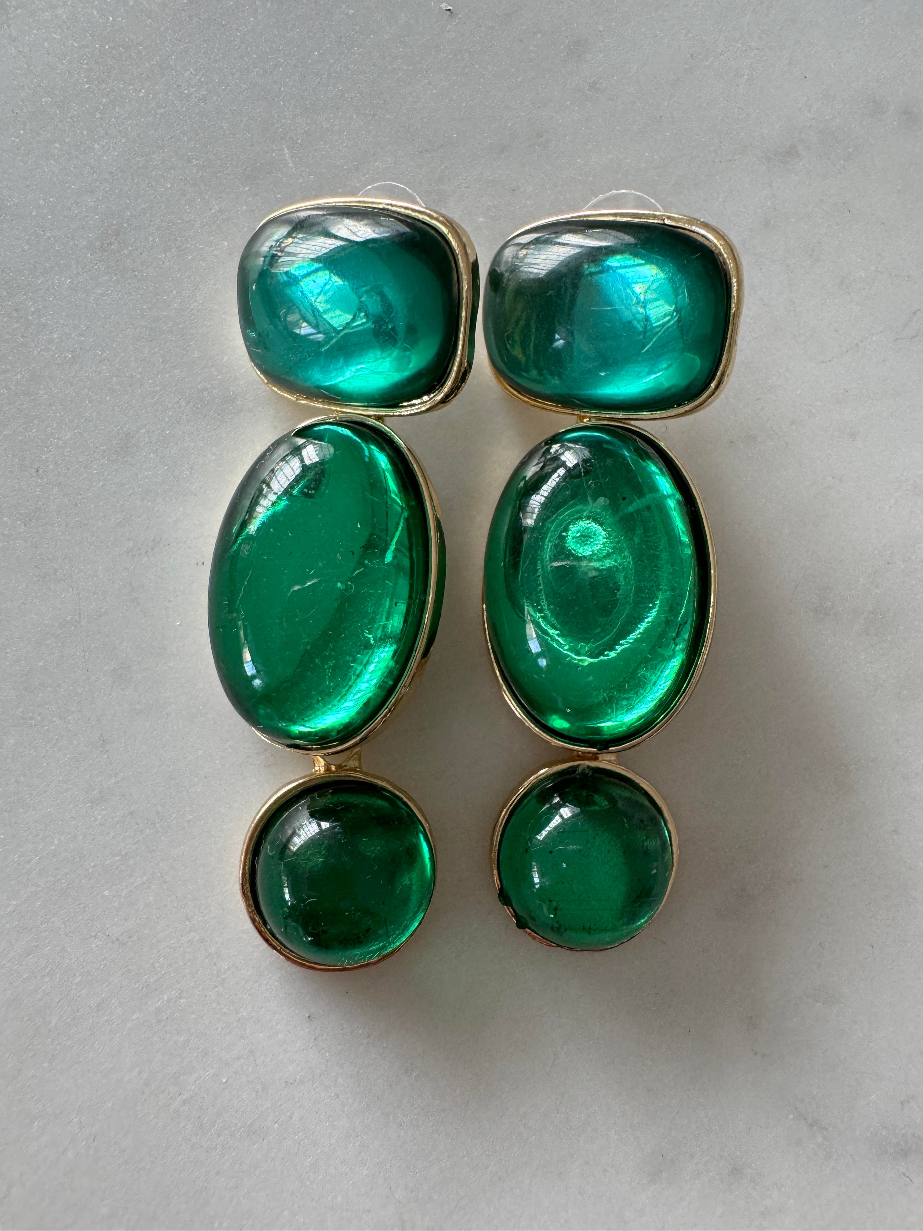 KARE/OVAL YEŞİL TAŞLI SALLANTILI KÜPE