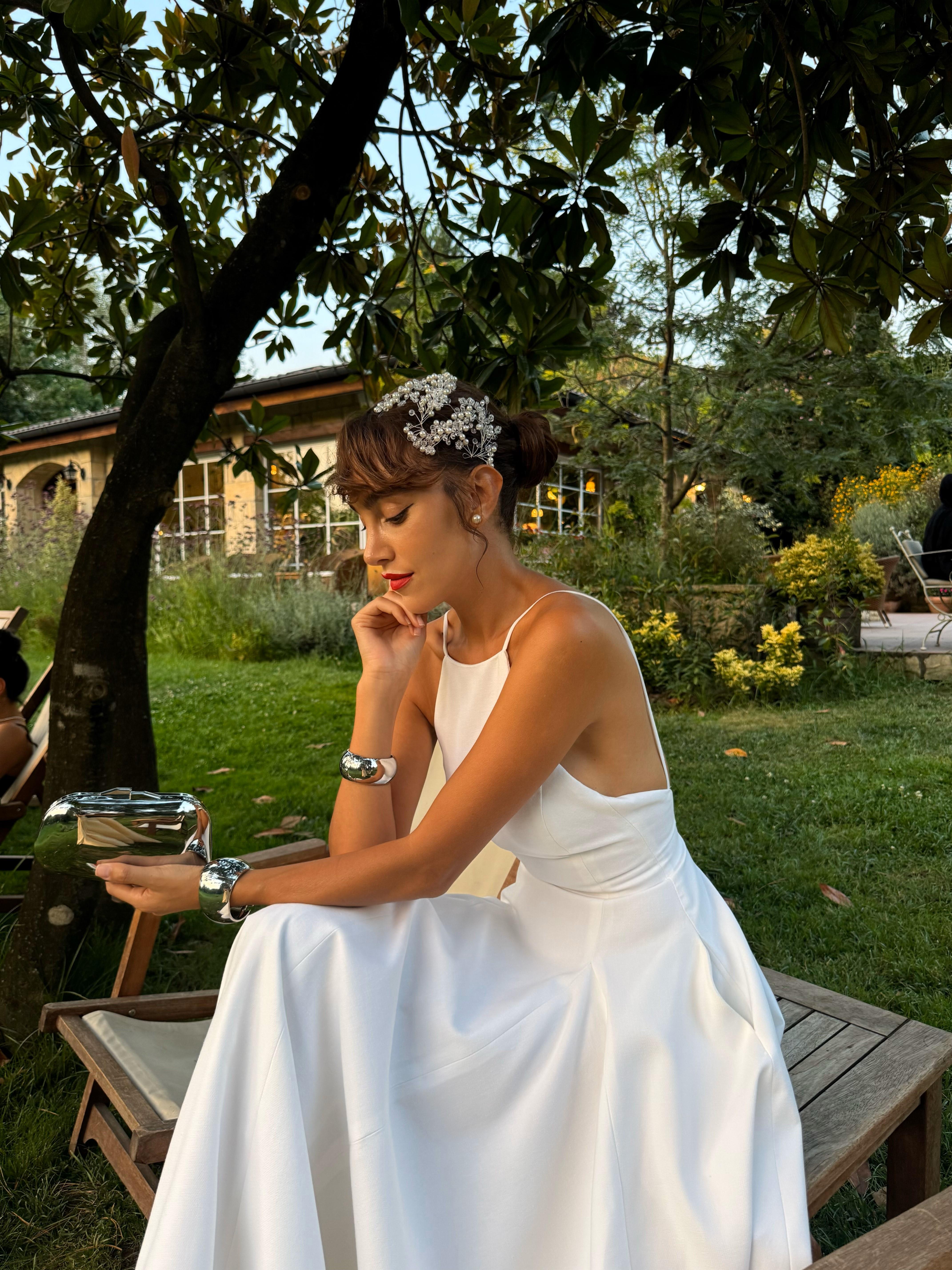 Marguerite Elbise Beyaz