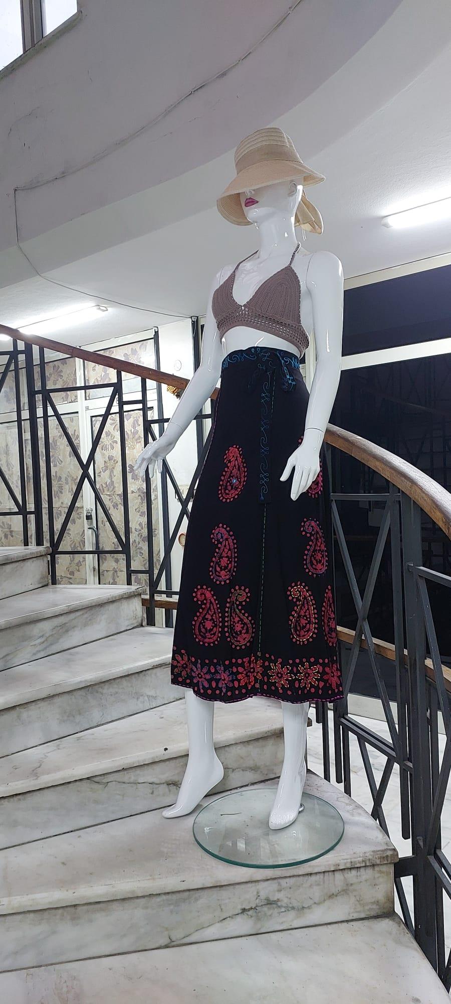 Hint Batik Çiçek Desenli ve İşlemeli Uzun Hint Anvelop Etek