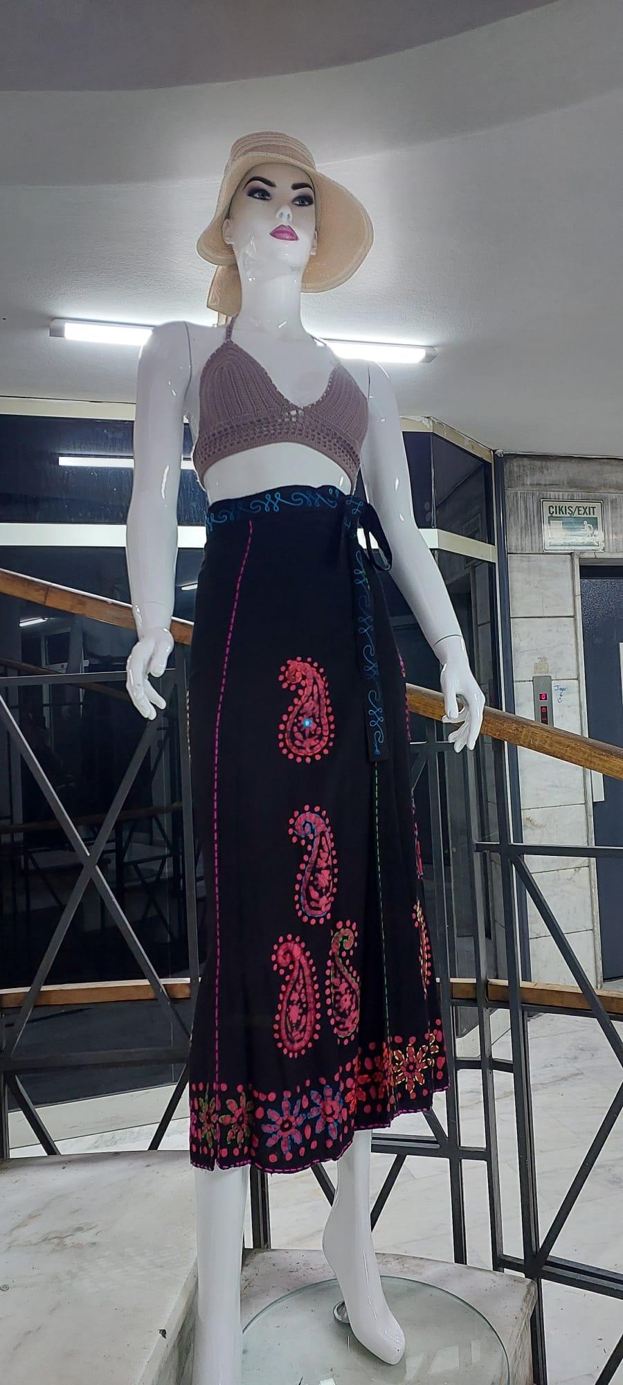 Hint Batik Çiçek Desenli ve İşlemeli Uzun Hint Anvelop Etek