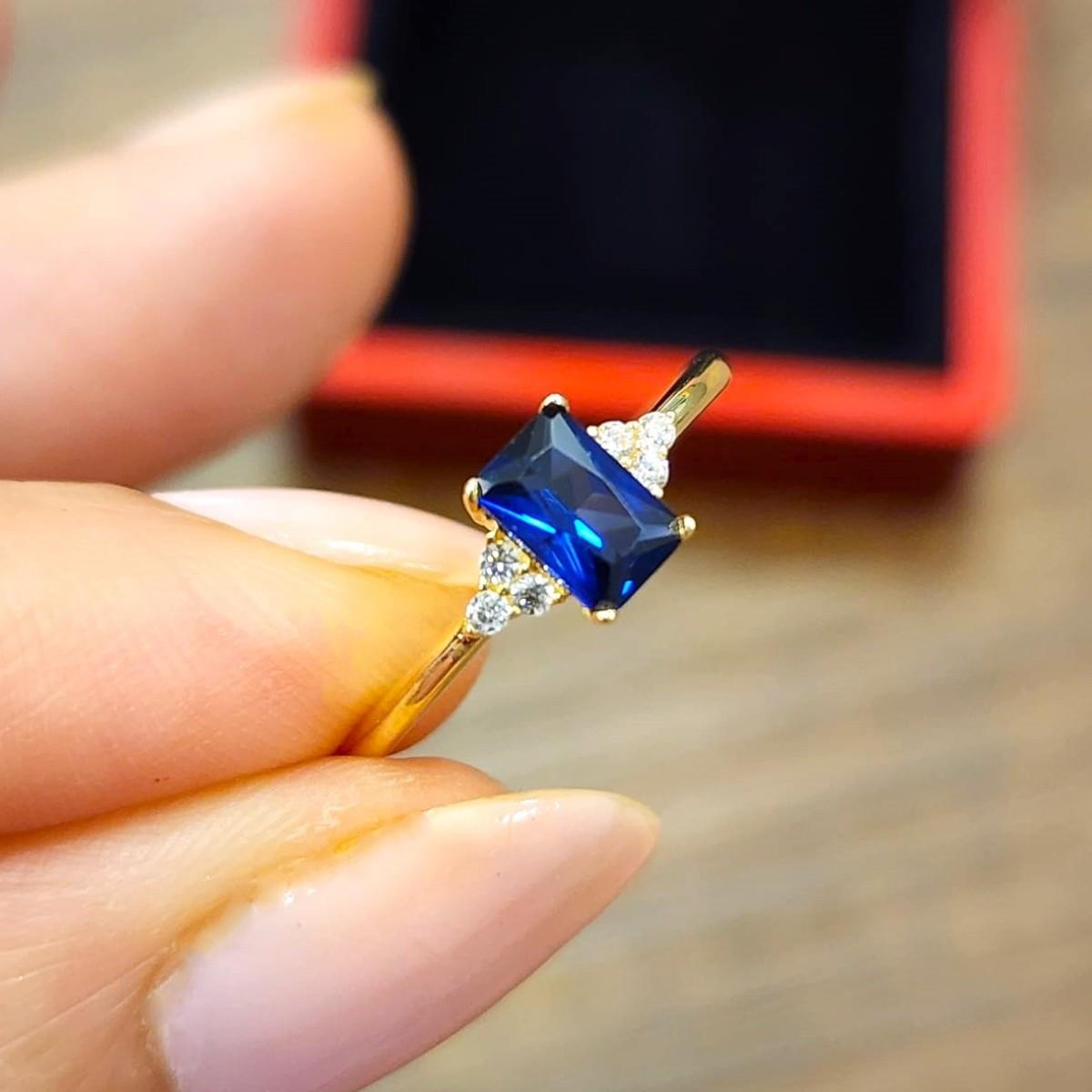 Safir Renkli Kenar Taşlı Altın Yüzük YZA 101 01 15 00