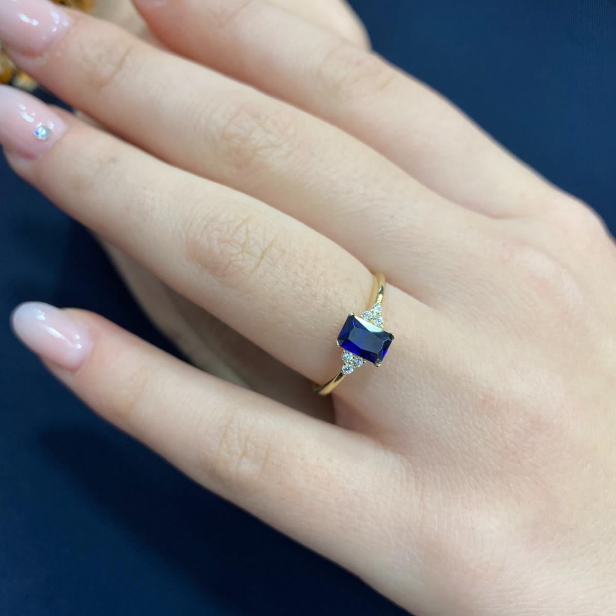 Safir Renkli Kenar Taşlı Altın Yüzük YZA 101 01 15 00