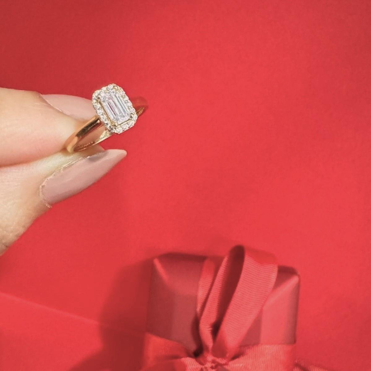 Tektaşlı Altın Yüzük 