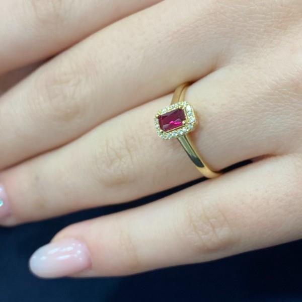 Yakut Renkli Kenar Taşlı Altın Yüzük YZA 110 01 07 00