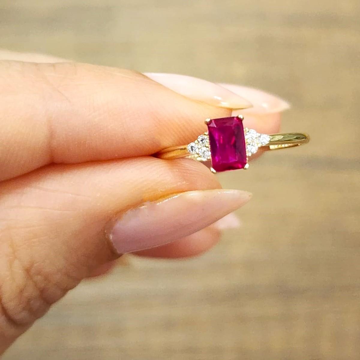 Yakut Renkli Kenar Taşlı Altın Yüzük YZA 101 01 07 00