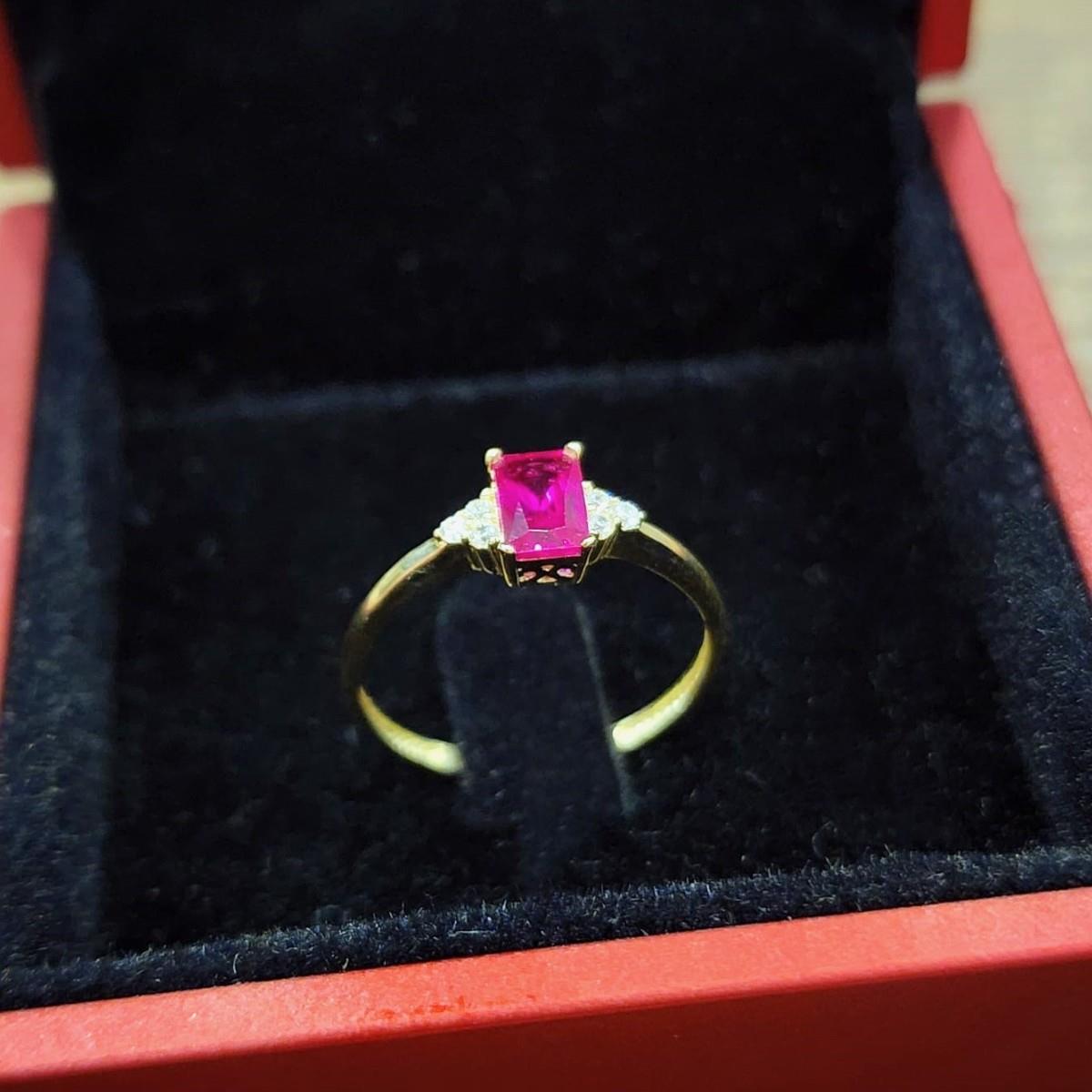 Yakut Renkli Kenar Taşlı Altın Yüzük YZA 101 01 07 00