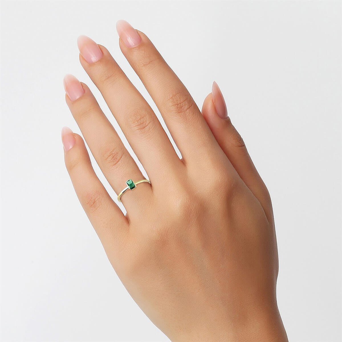 Zümrüt Renkli Altın Tektaş Yüzük