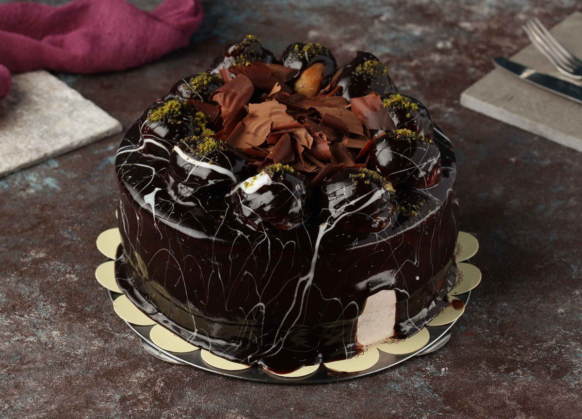 Profiterollü Yaş Pasta