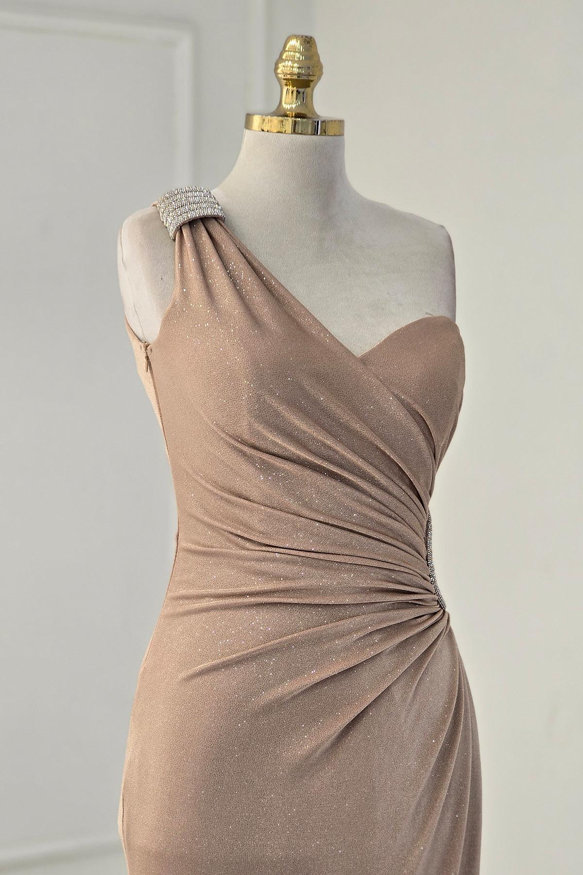 Bej TEK KOL PARILTILI ELBİSE 2542