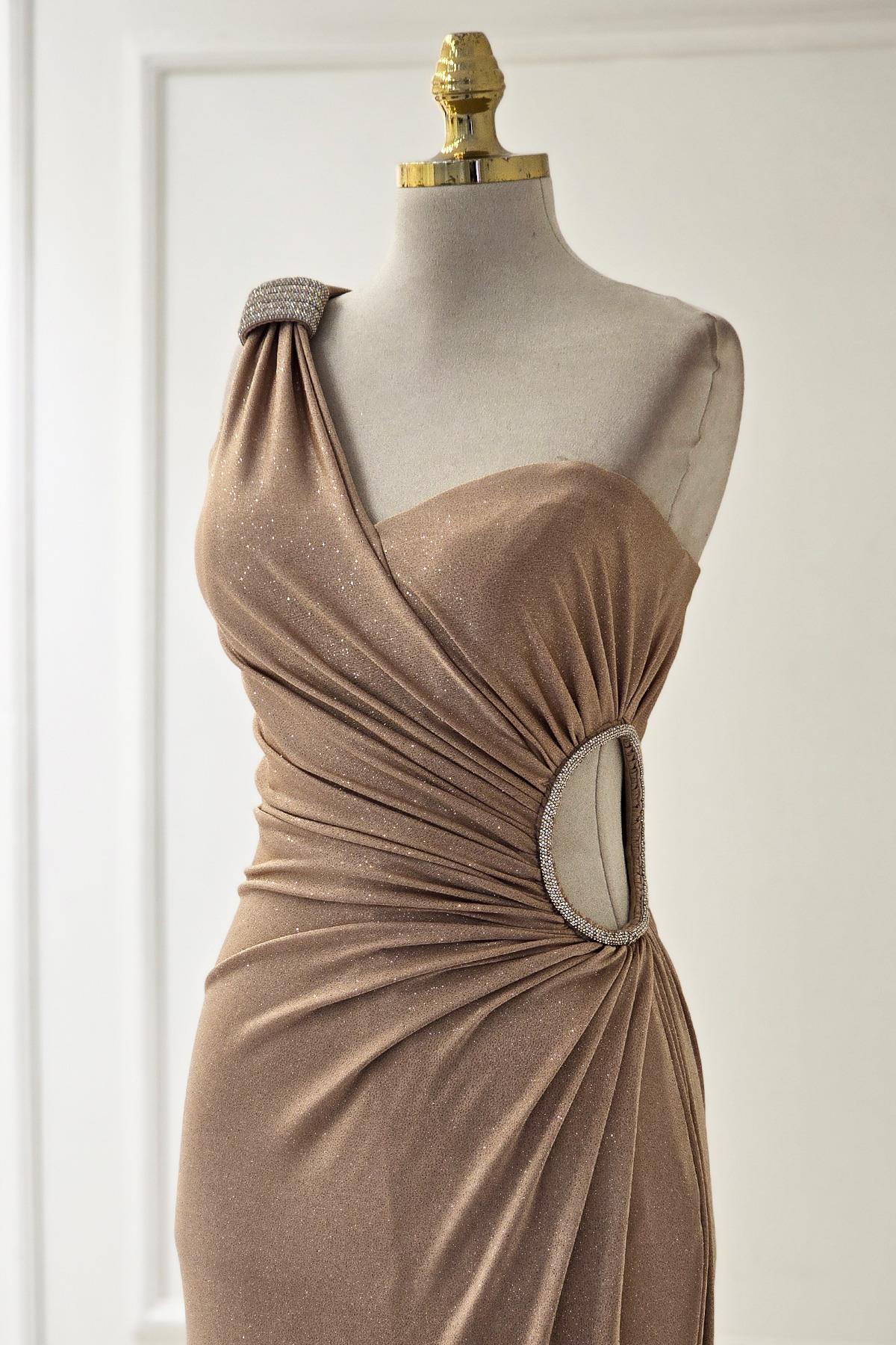 Bej TEK KOL PARILTILI ELBİSE 2542