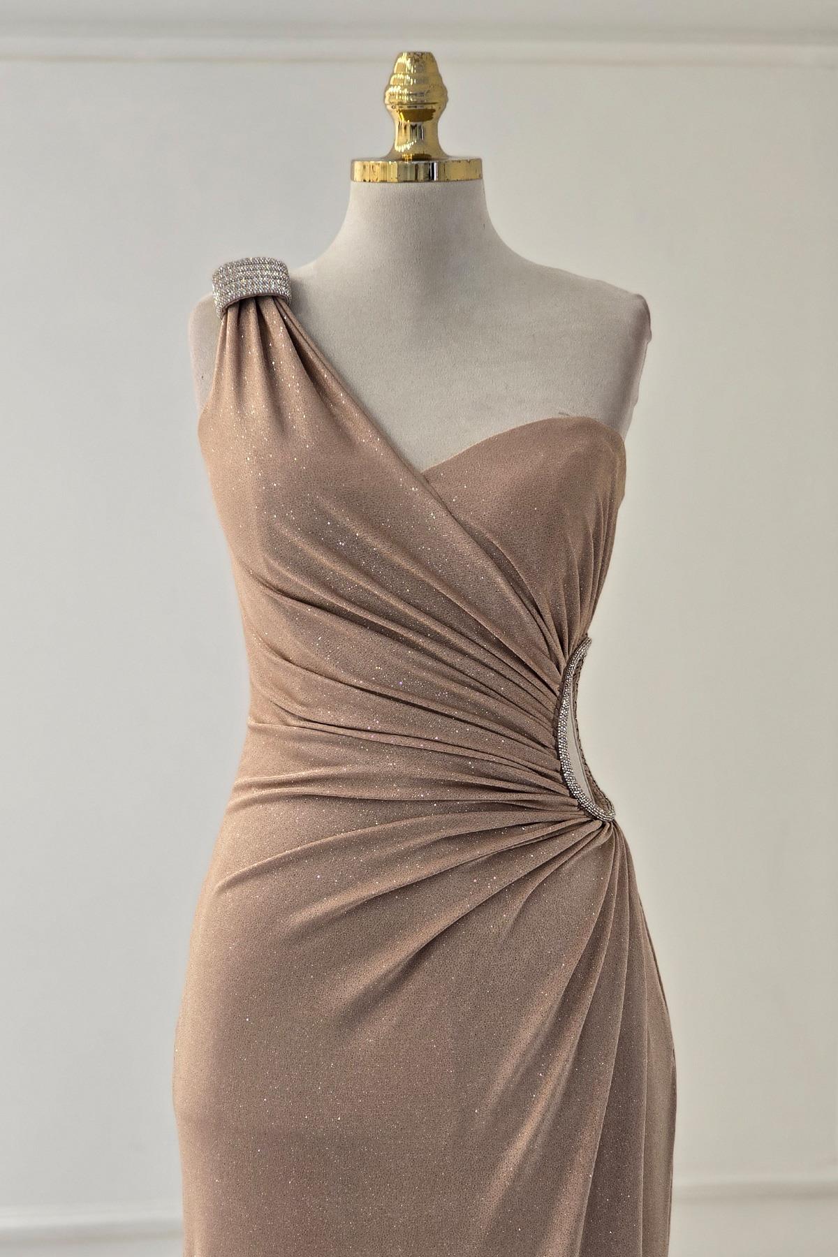 Bej TEK KOL PARILTILI ELBİSE 2542