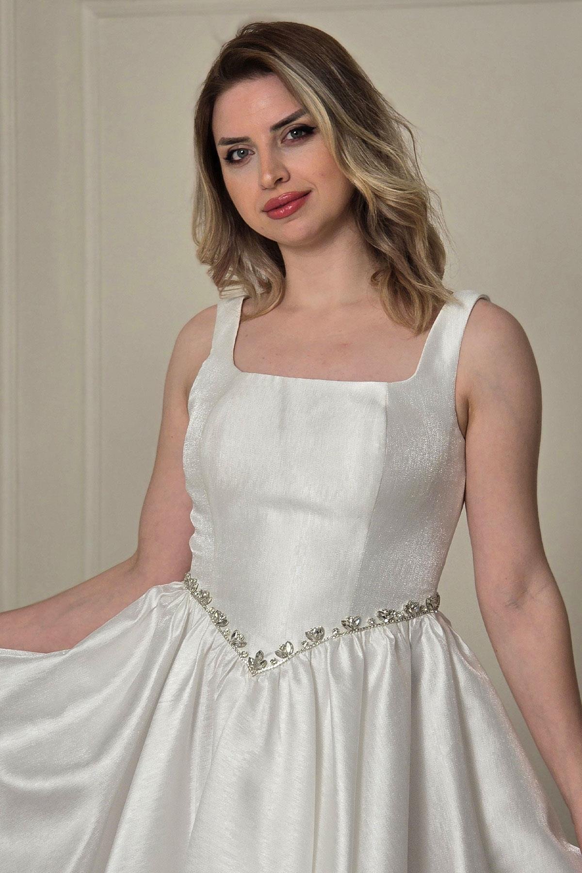Beyaz Beli Taşlı Kısa Elbise 4982