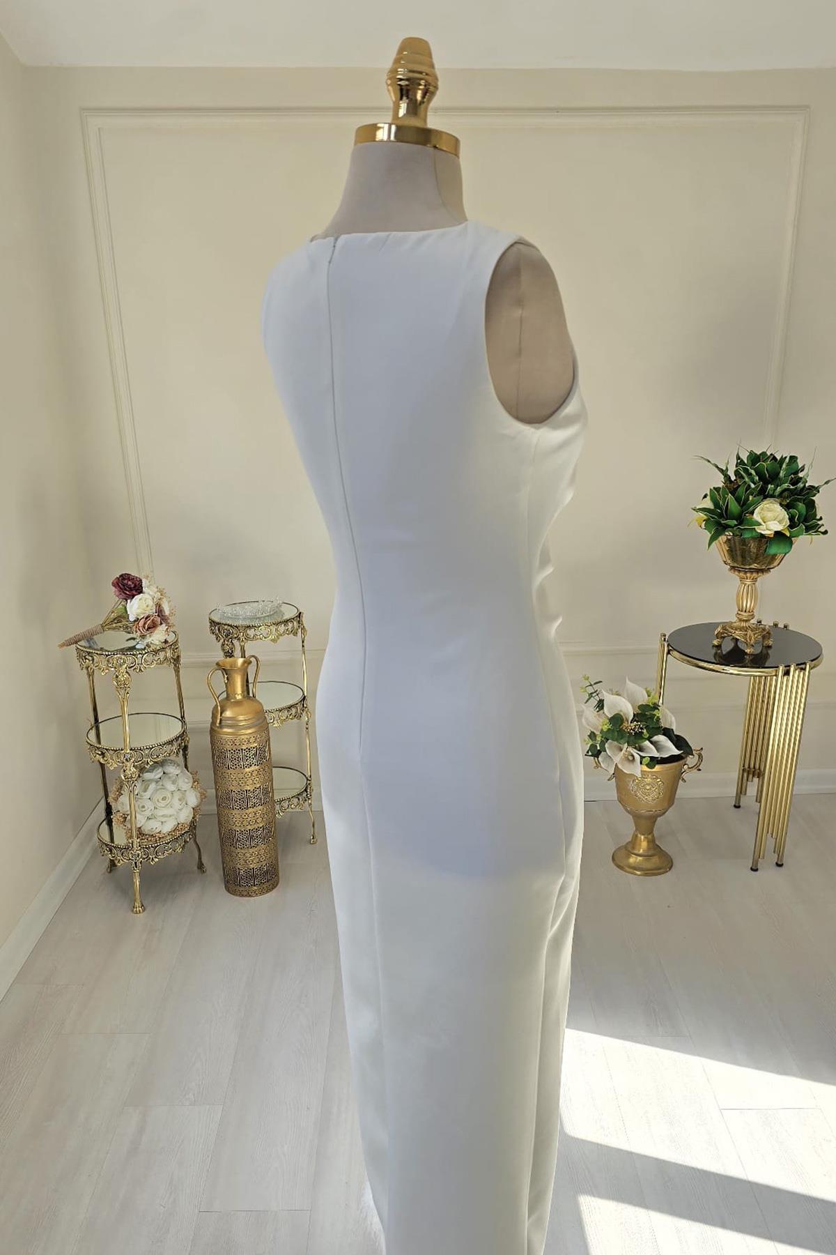 Beyaz Beli Taşlı Otrişli Elbise 8276